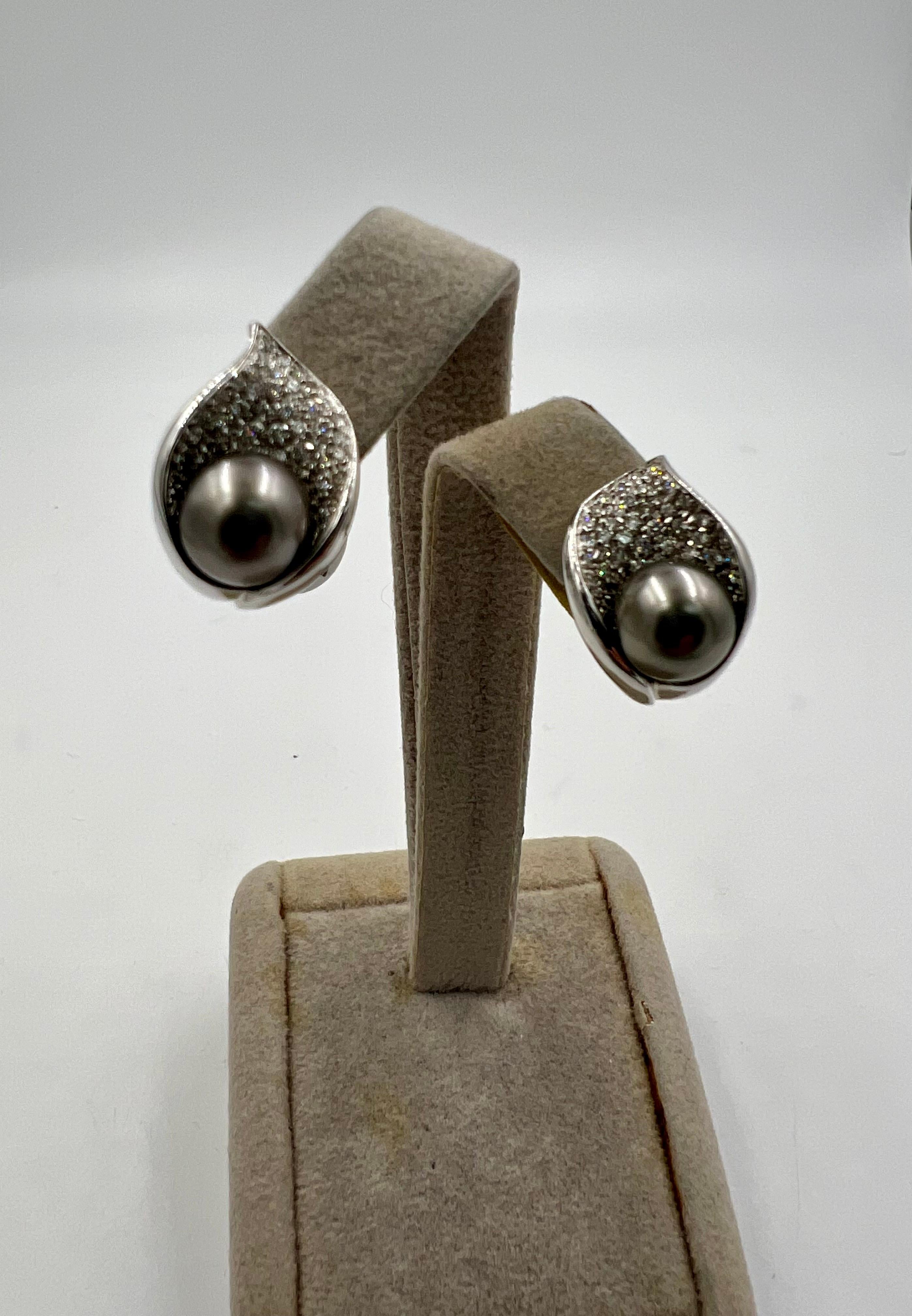 MASTOLONI Ohrringe aus Weißgold mit Perlen und Diamanten (Rundschliff) im Angebot
