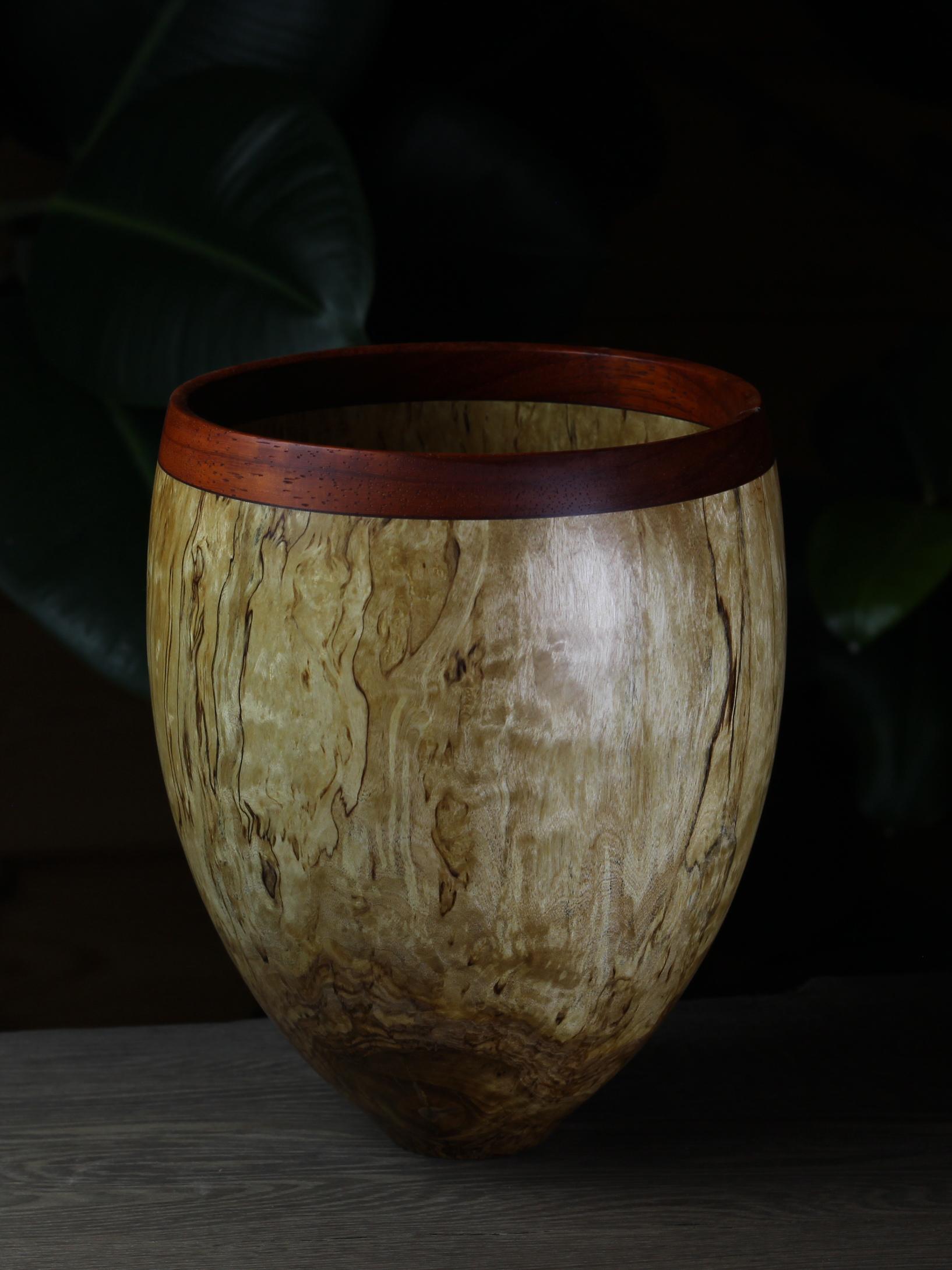Masur birch bowl by Vlad Droz.
Dimensions: ?21 x H17 cm.
Materials: Masur birch, Padouk.
One of a kind. 

Vlad Droz
