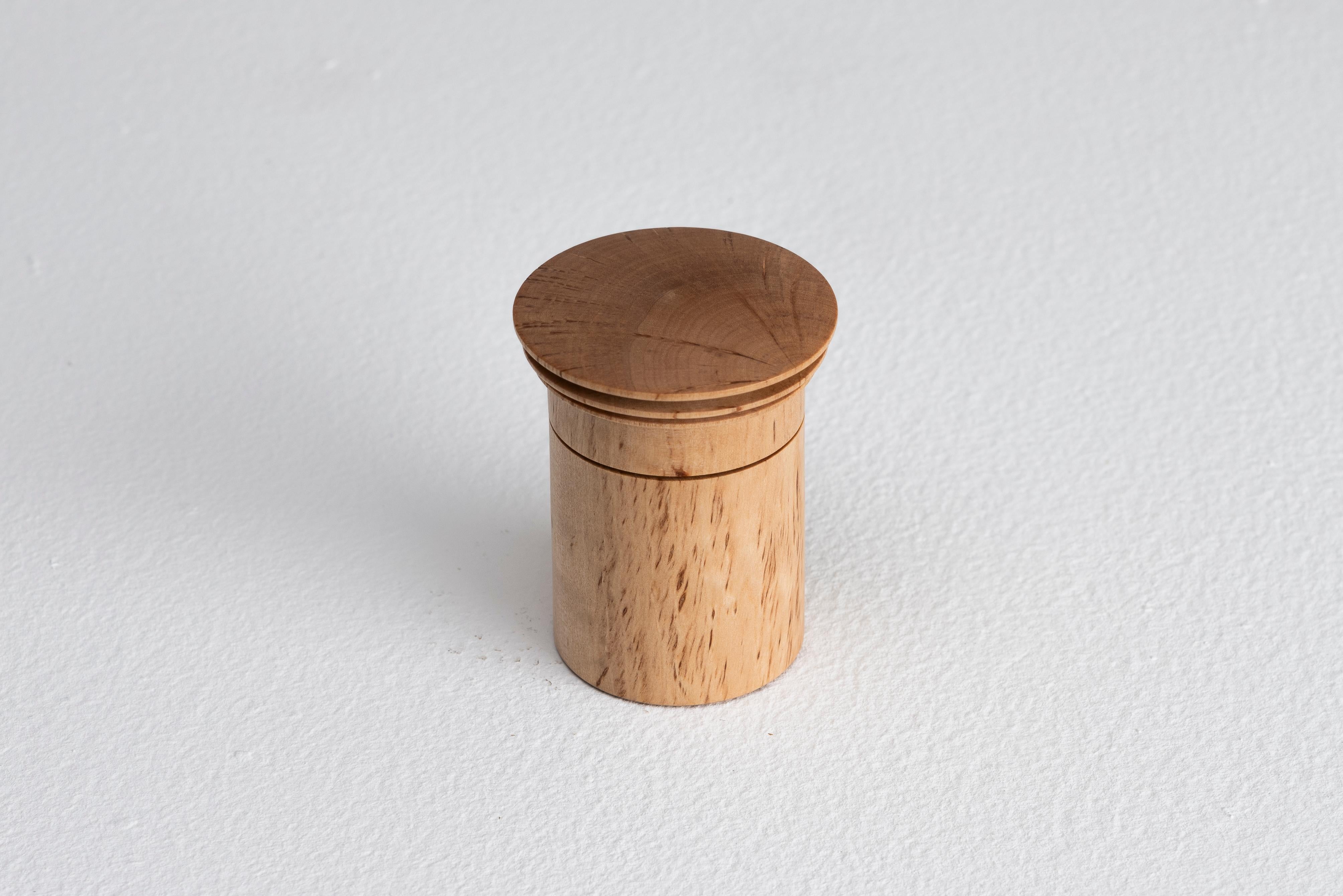 Caja de madera escultórica decorativa de abedul Masur de Ray Key jarrón para baratijas Transformado en venta