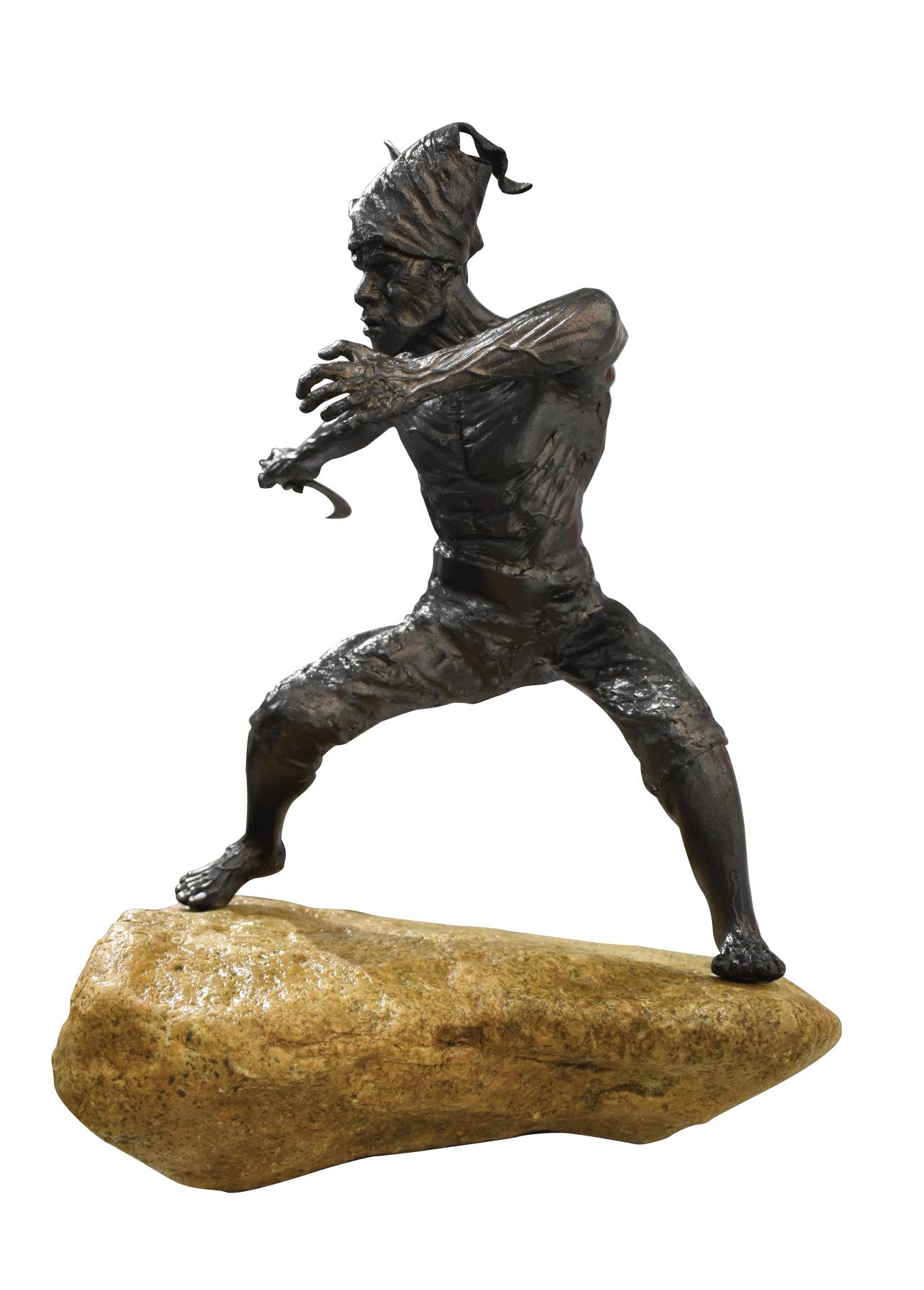 Colek Kerambit, Alloy a réalisé une sculpture de table guerrier historique sur pierre unique - Sculpture de Mat Ali Mat Som