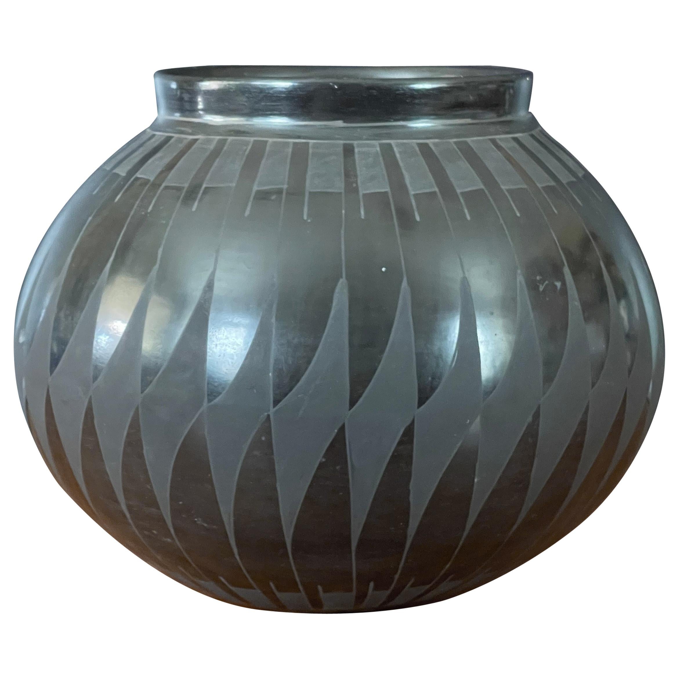 Mata Ortiz Geometrische Vase aus Schwarzwaren von David Ortiz