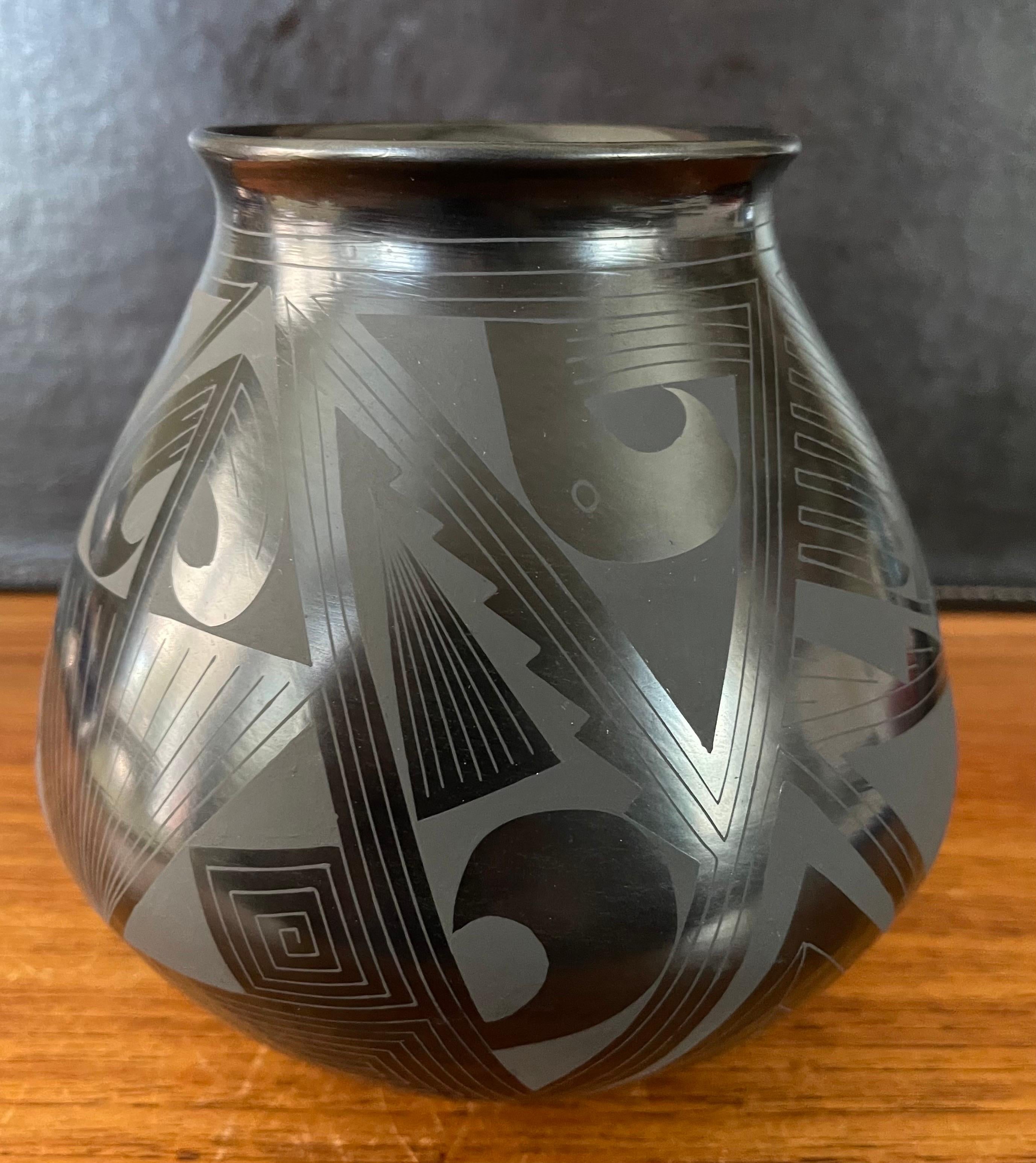 Mata Ortiz Geometric Blackware Vase by Octavio Andrew For Sale 1
