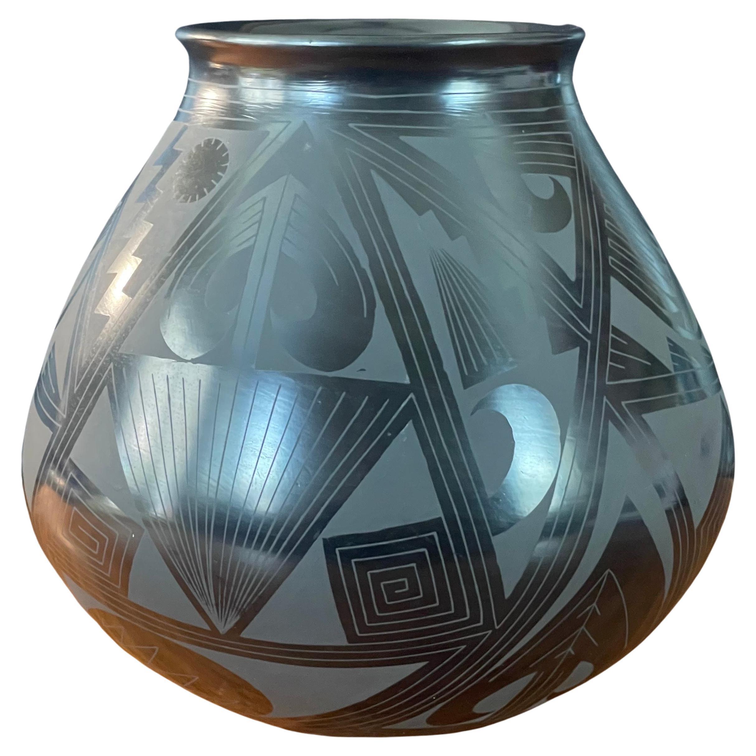Mata Ortiz Geometric Blackware Vase by Octavio Andrew For Sale 5