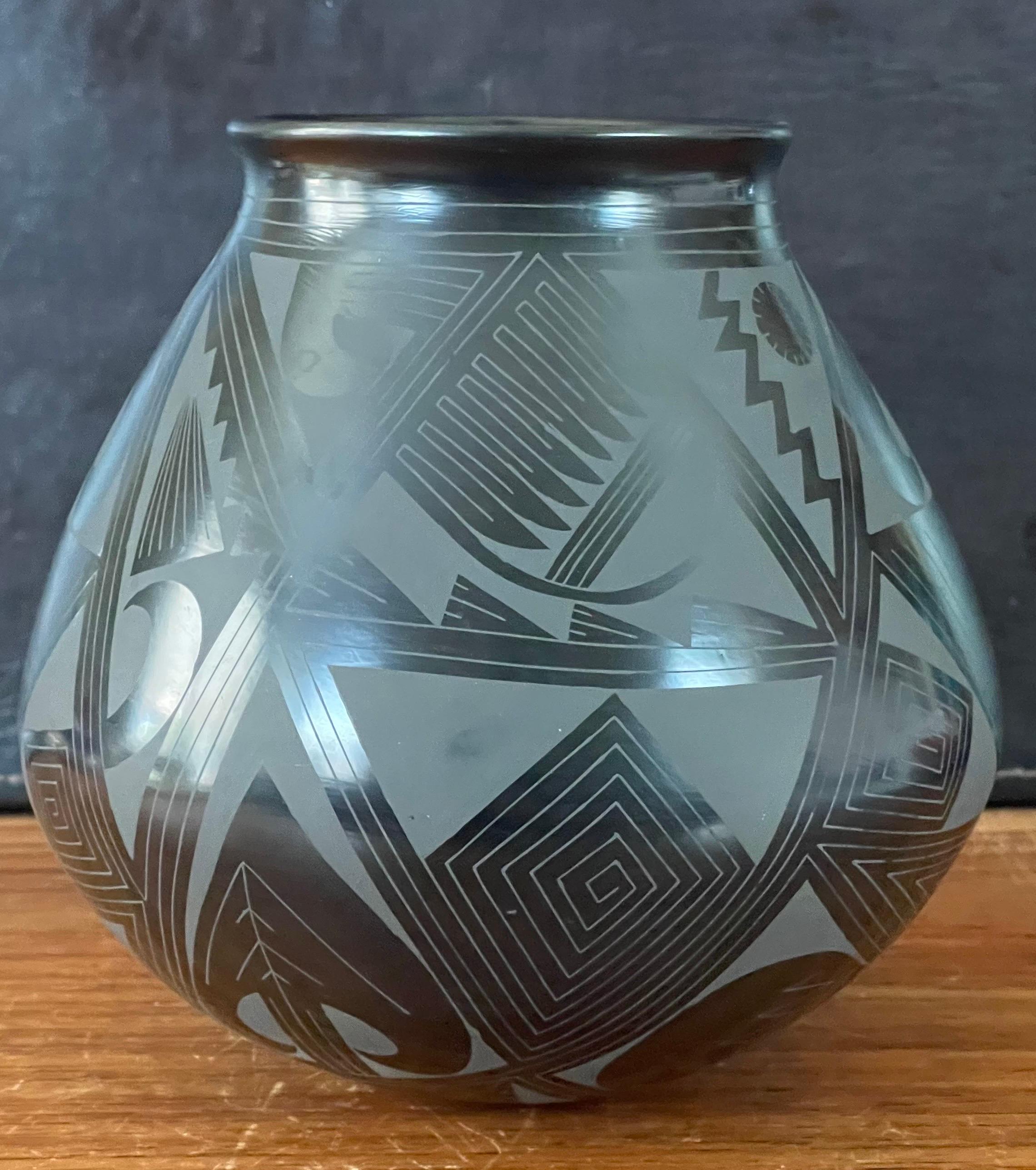 Hand-Crafted Mata Ortiz Geometric Blackware Vase by Octavio Andrew For Sale
