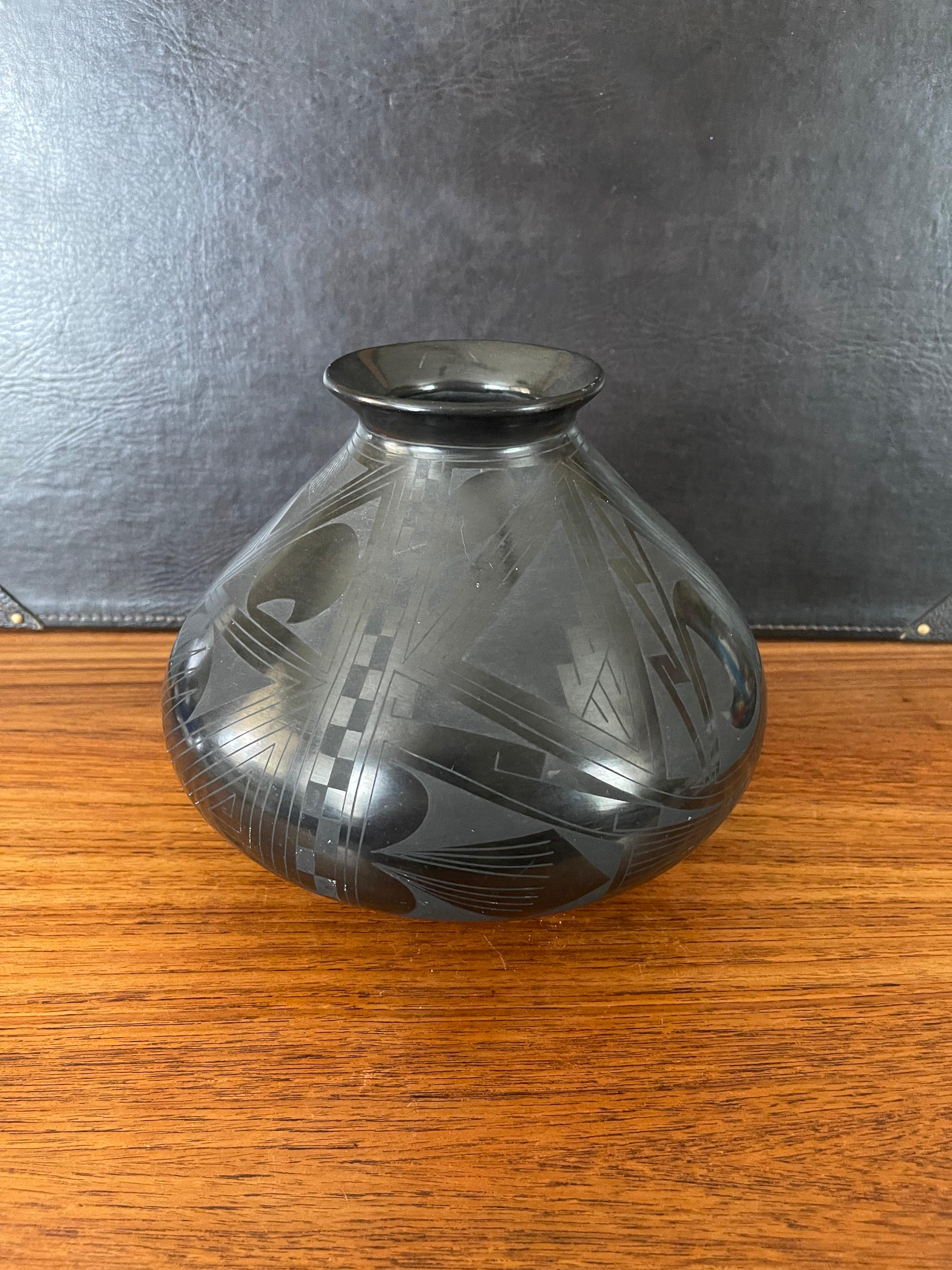 Mata Ortiz Geometric Blackware Vase by Octavio Andrew 2