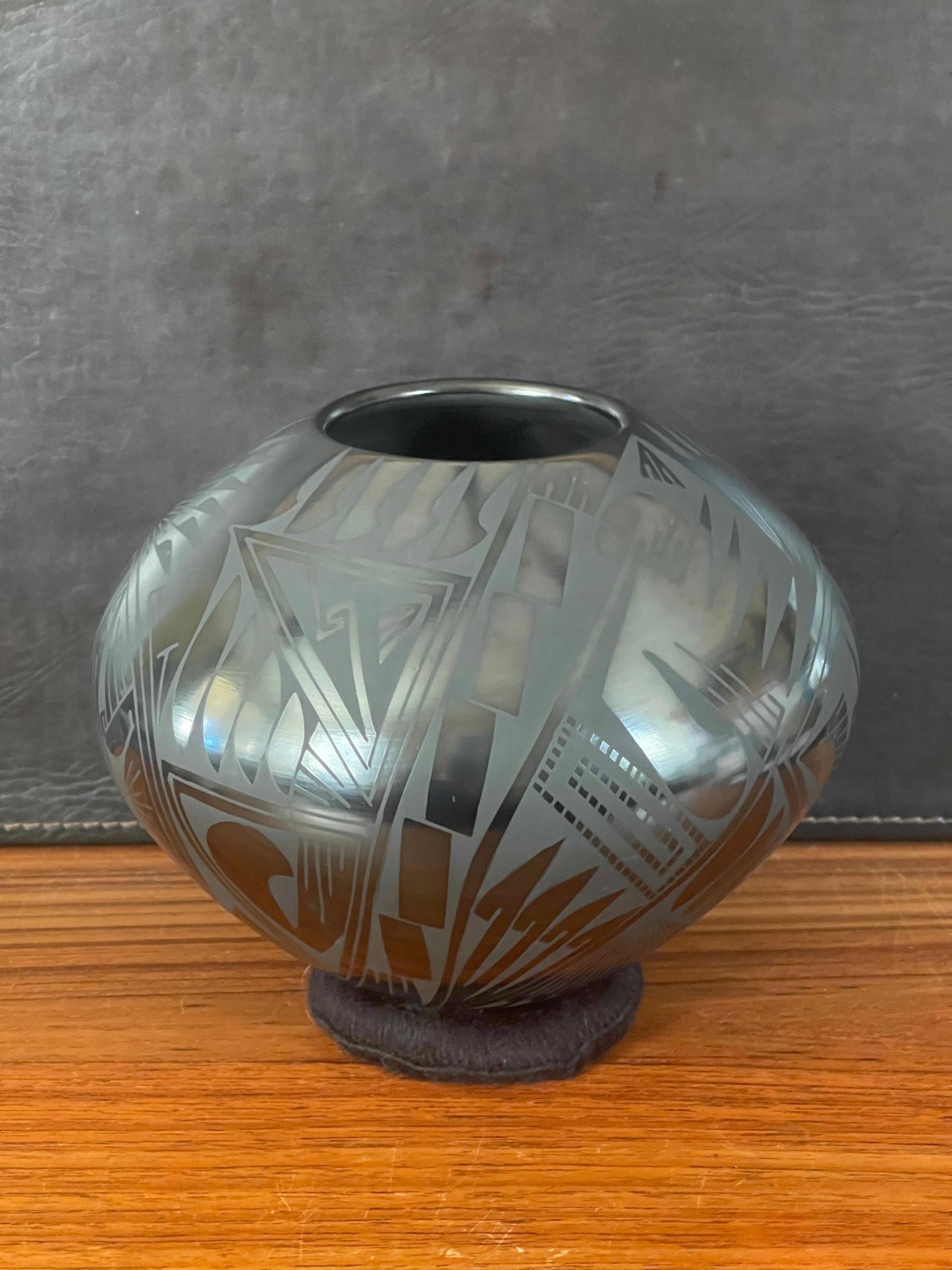 Mexican Mata Ortiz Geometric Blackware Vase by Oscar Quezada For Sale