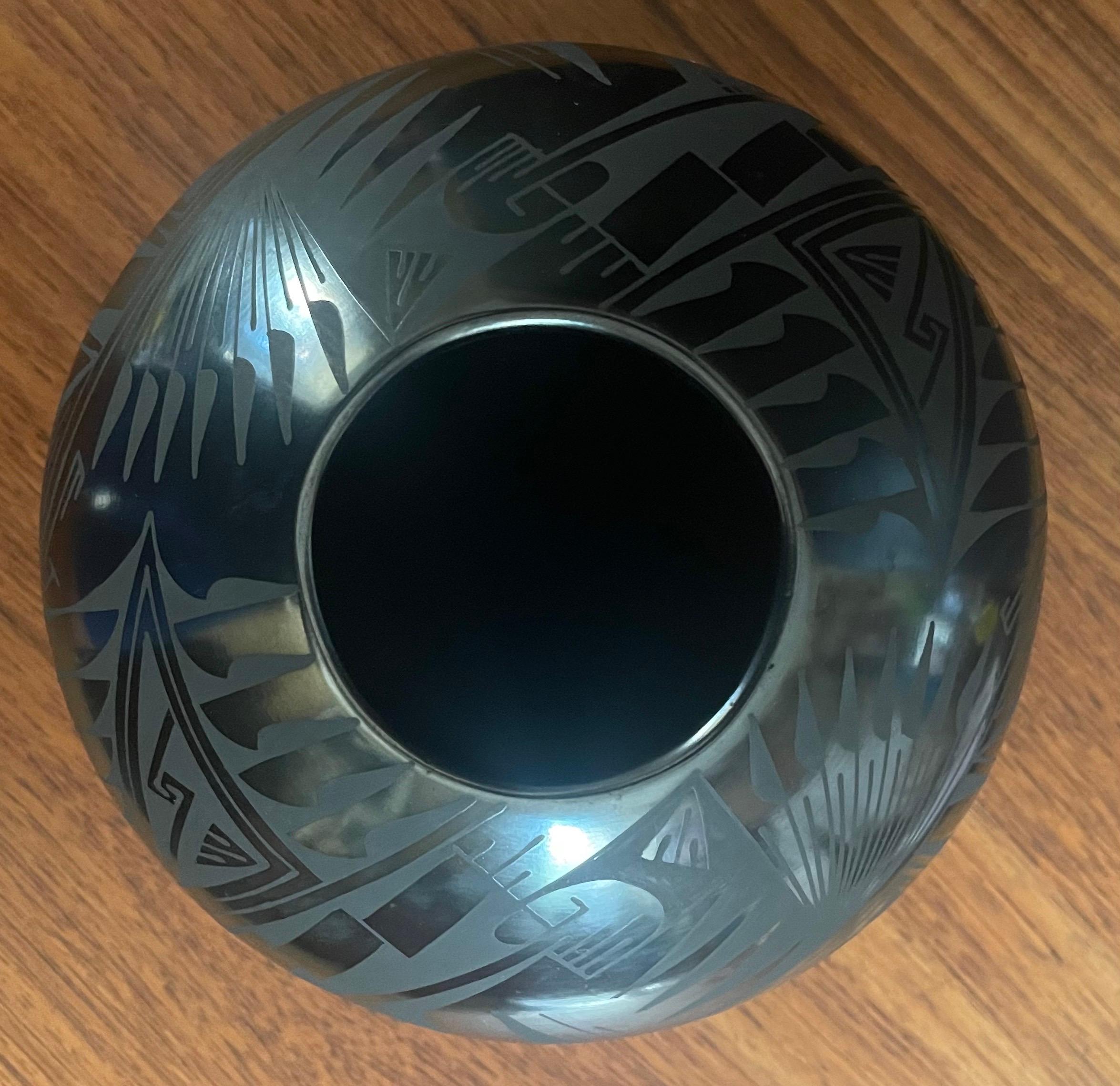 Mata Ortiz Geometric Blackware Vase by Oscar Quezada For Sale 1