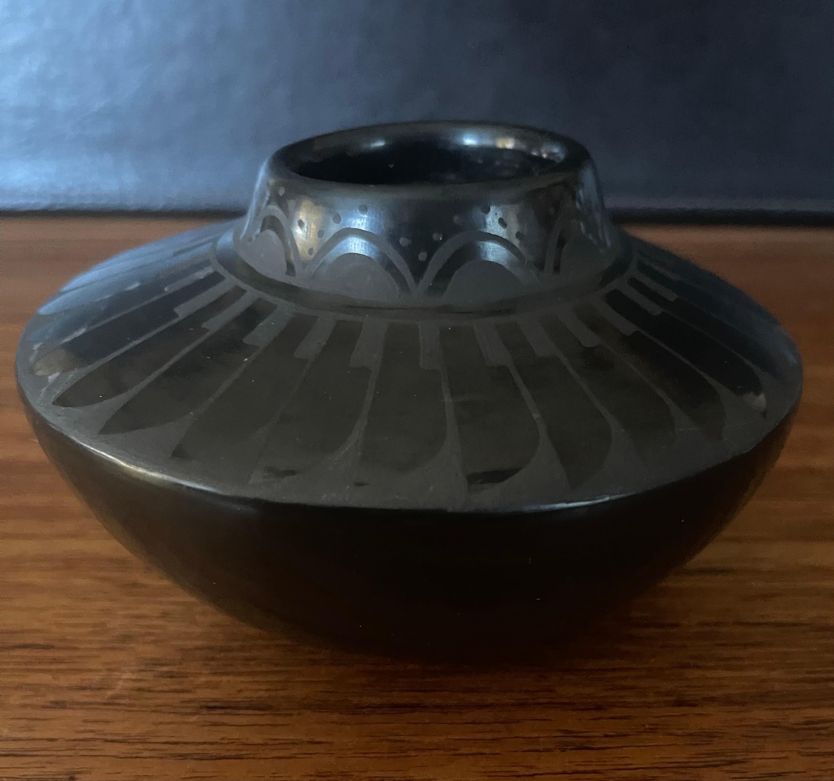 Mata Ortiz Geometric Blackware Vase by Ramona Tapia In Good Condition In San Diego, CA