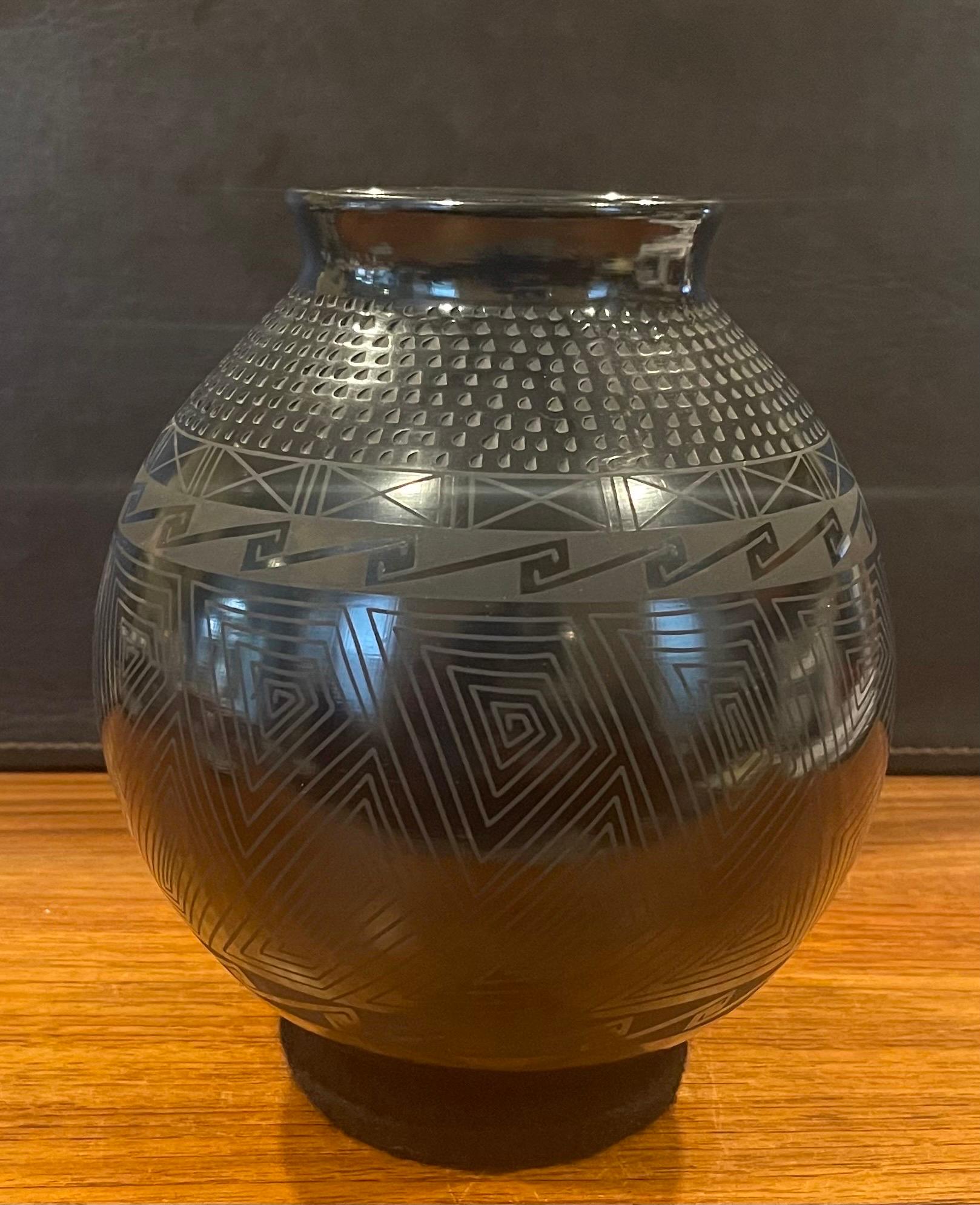 Mata Ortiz Geometric Blackware Vase by Tomasa Mora In Good Condition In San Diego, CA