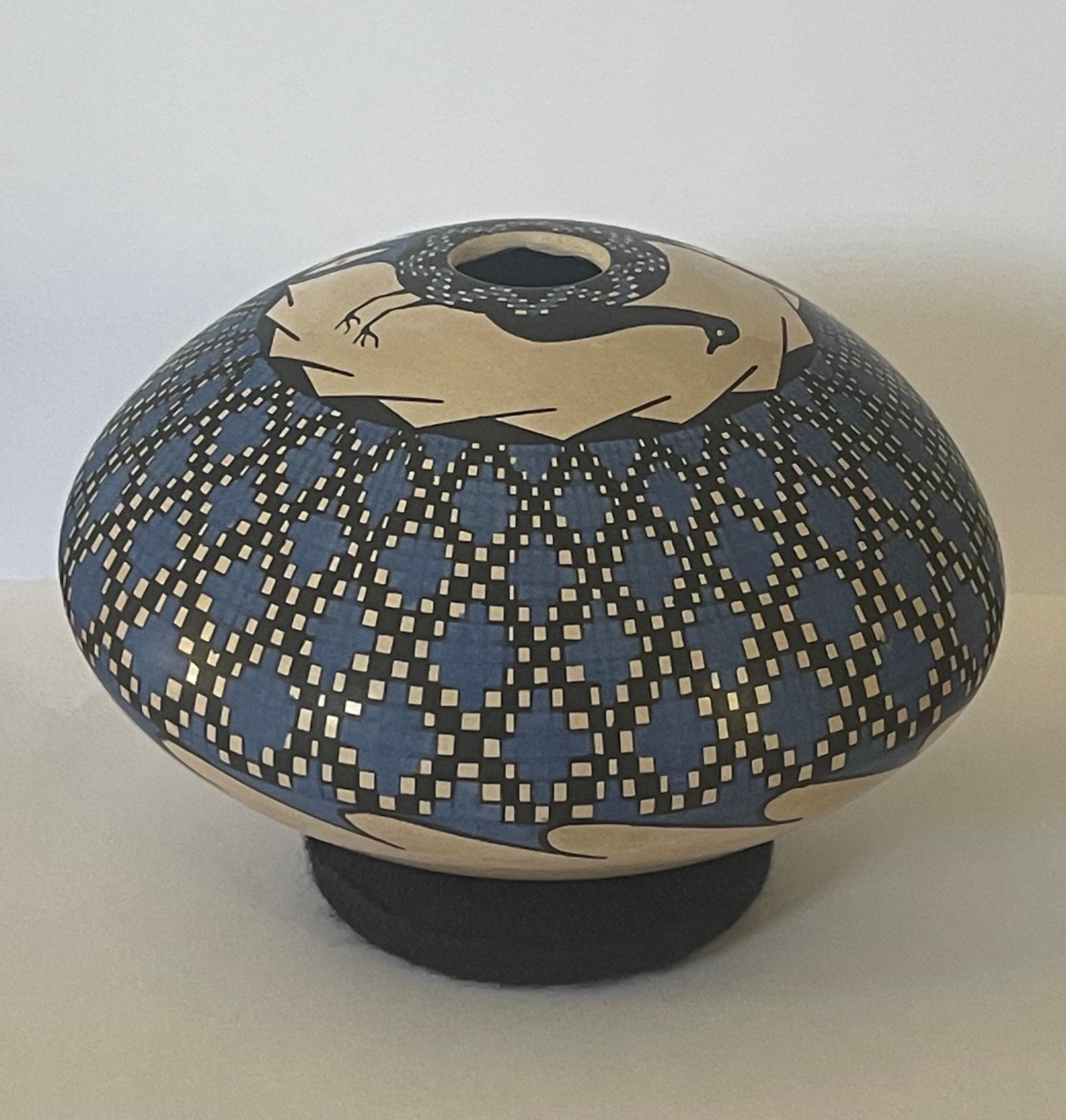 Mata Ortiz Geometric Pottery Vase by Emila Villa For Sale 1