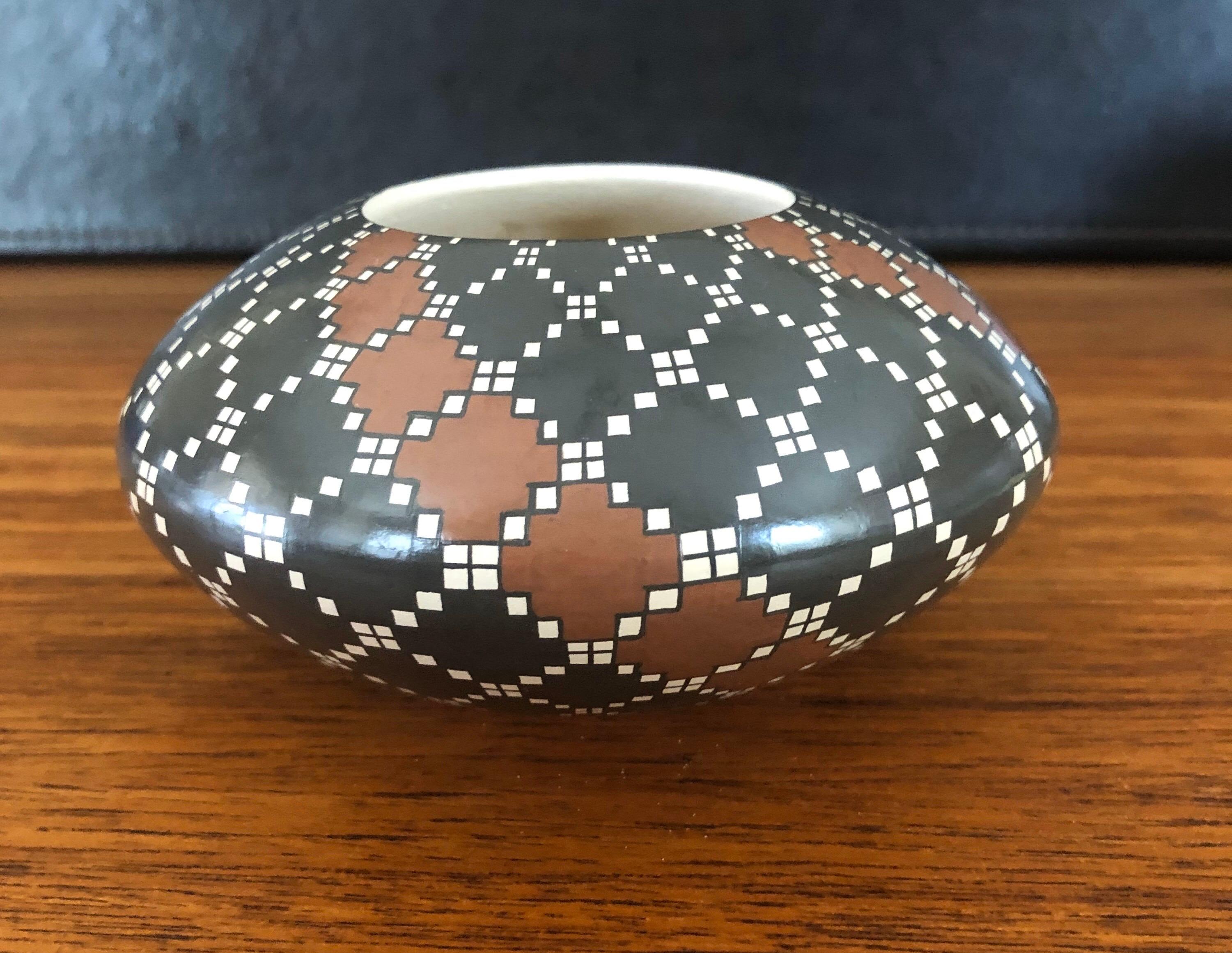 Mexicain Vase en poterie géométrique Mata Ortiz de Juana Ledezma Vecoz en vente