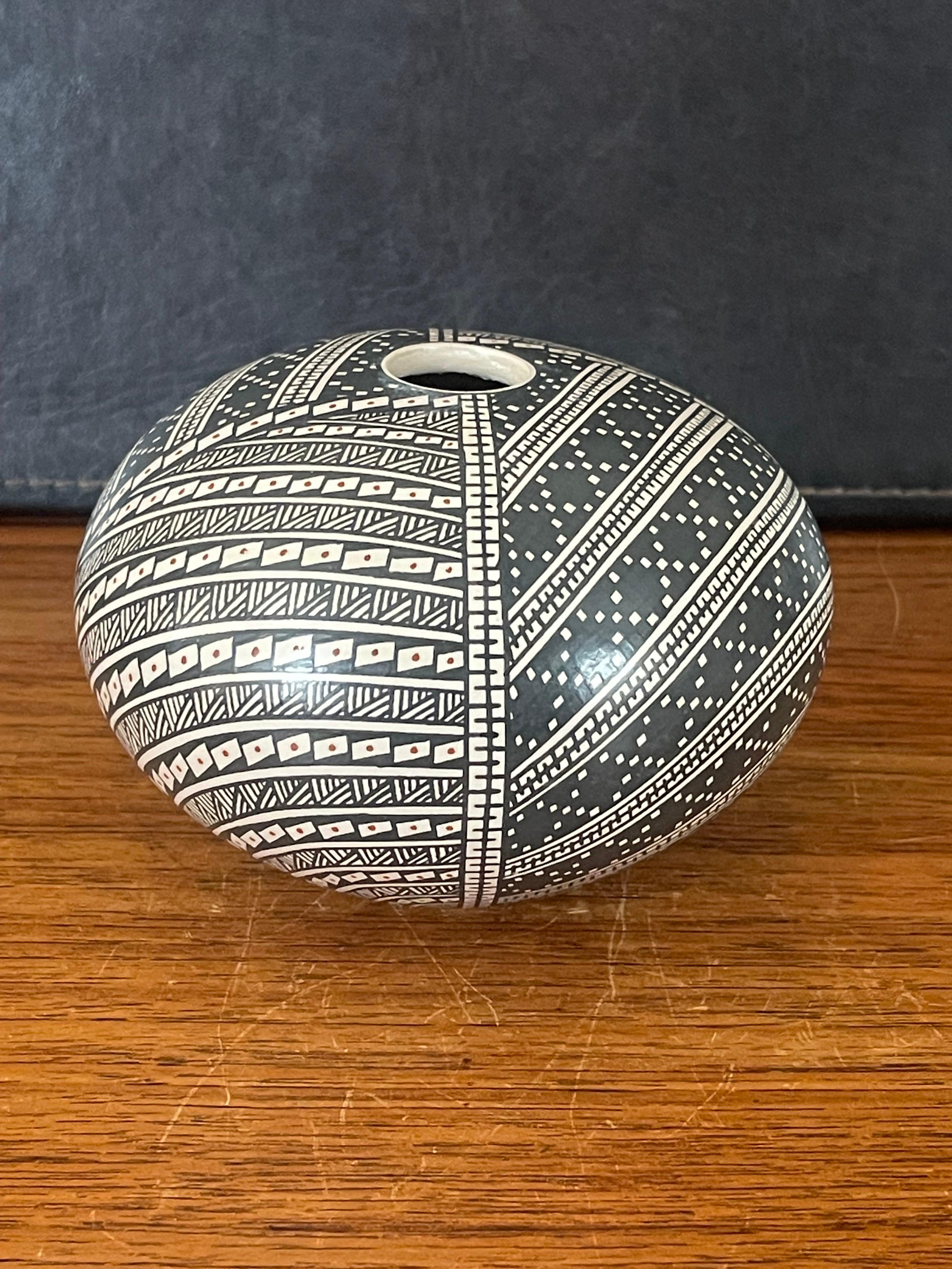 Mexican Mata Ortiz Geometric Pottery Vase by Luz Elva Gutierrez For Sale