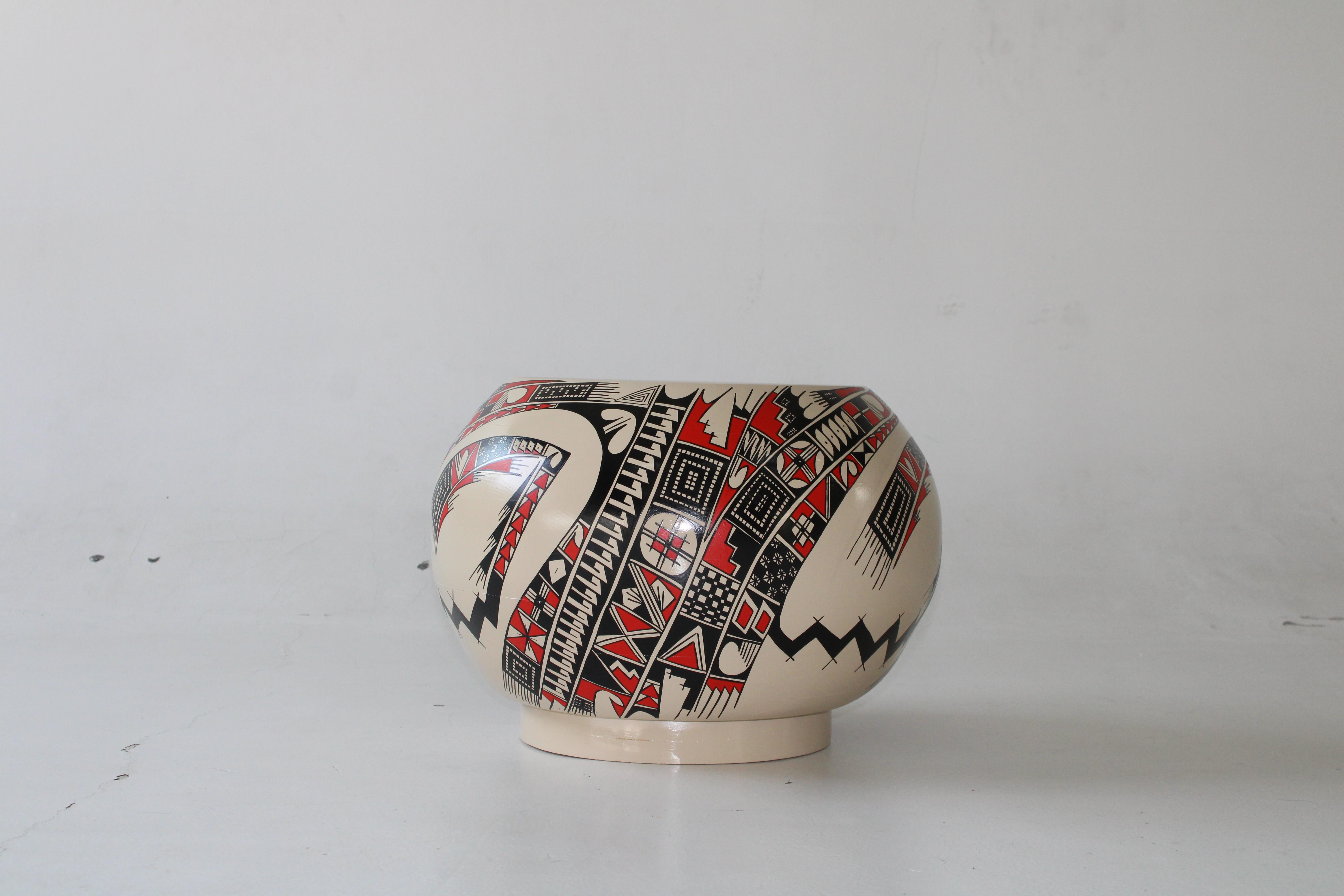 About the piece
Made from endemic pine wood in the region and hand-painted by the Mata Ortiz award-winning potters Hector Gallegos and Laura Bugarini. 