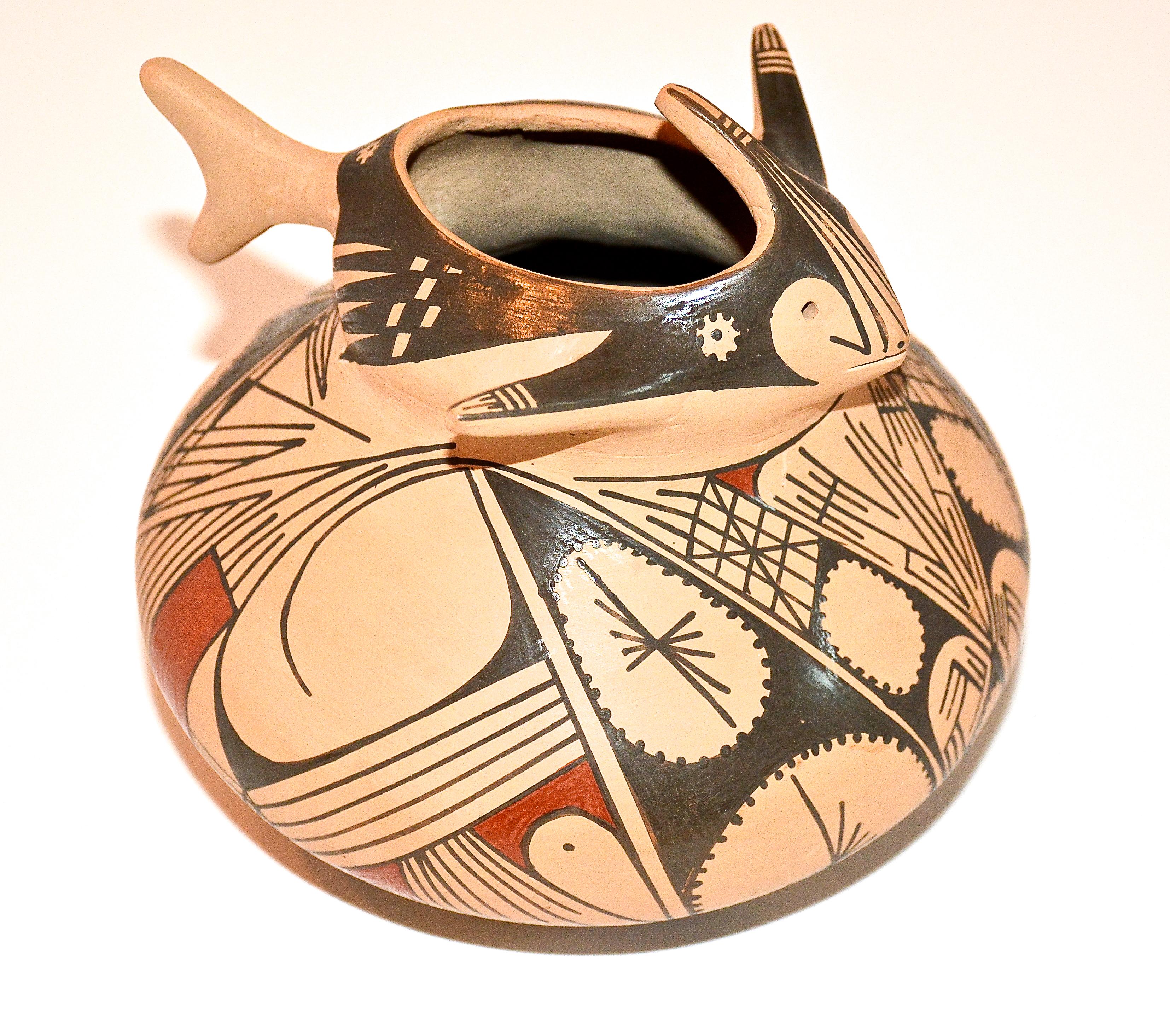 Mata Ortiz Polychrome Effigy Pot by Mauro Quezada, 1989 In Good Condition For Sale In Los Angeles, CA