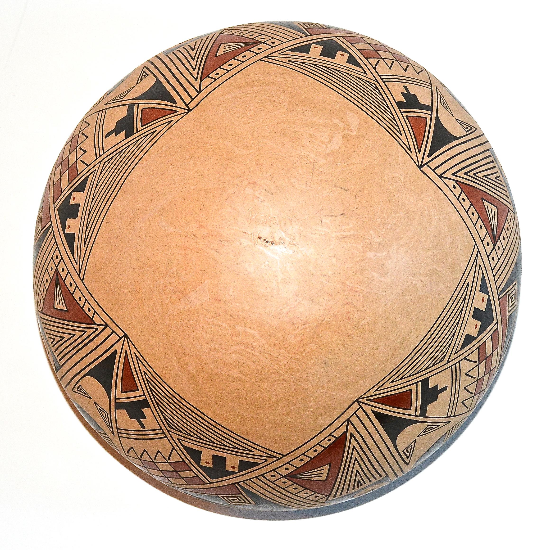 Mata Ortiz Polychrome Pot with Marbleized Slip by Ramiro Veloz Sr., 1990 In Good Condition For Sale In Los Angeles, CA