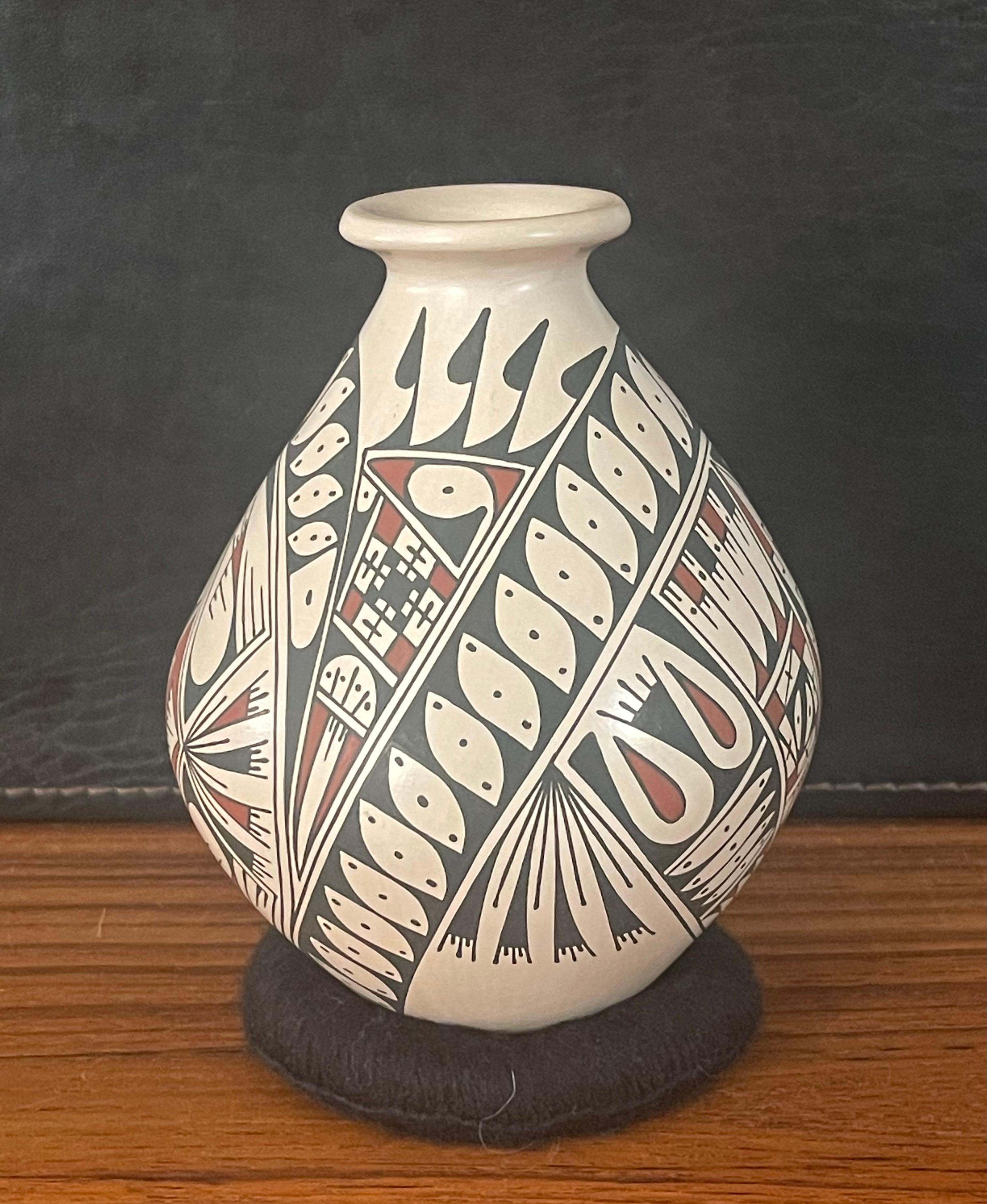 Mexican Mata Ortiz Polychrome Pottery Vase by Oscar Quezada For Sale