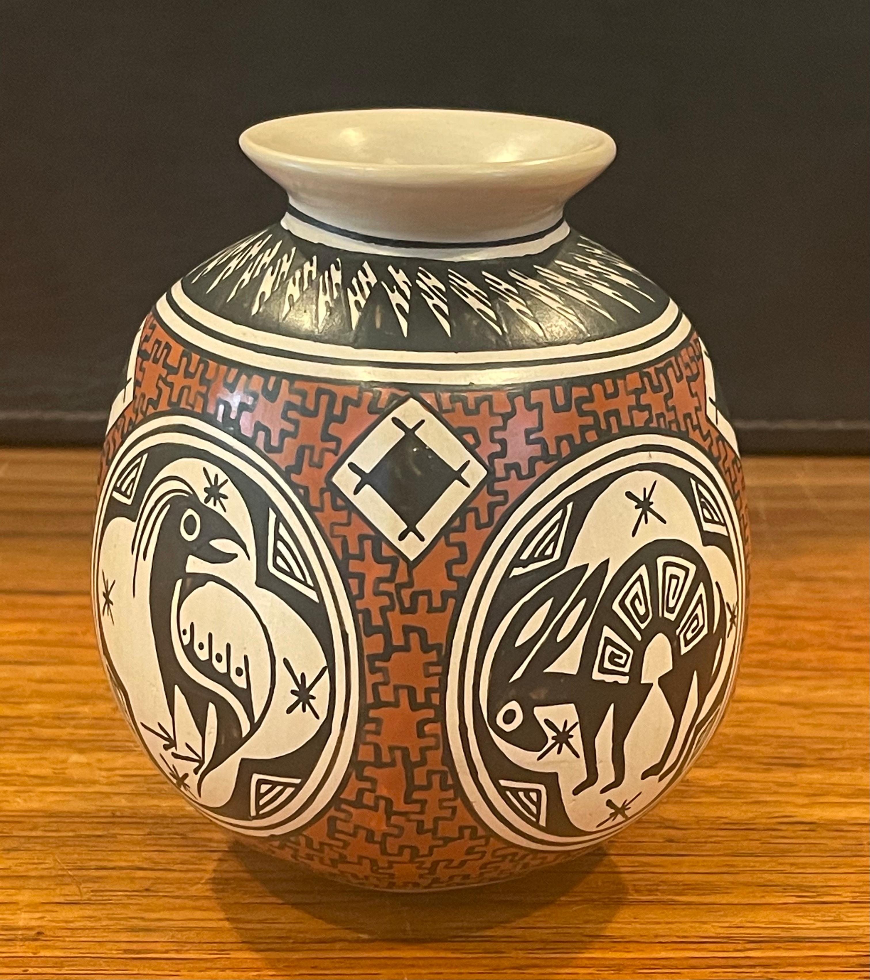 Mata Ortiz Polychrome Pottery Vasel by Nancy Heras de Martinez In Good Condition For Sale In San Diego, CA