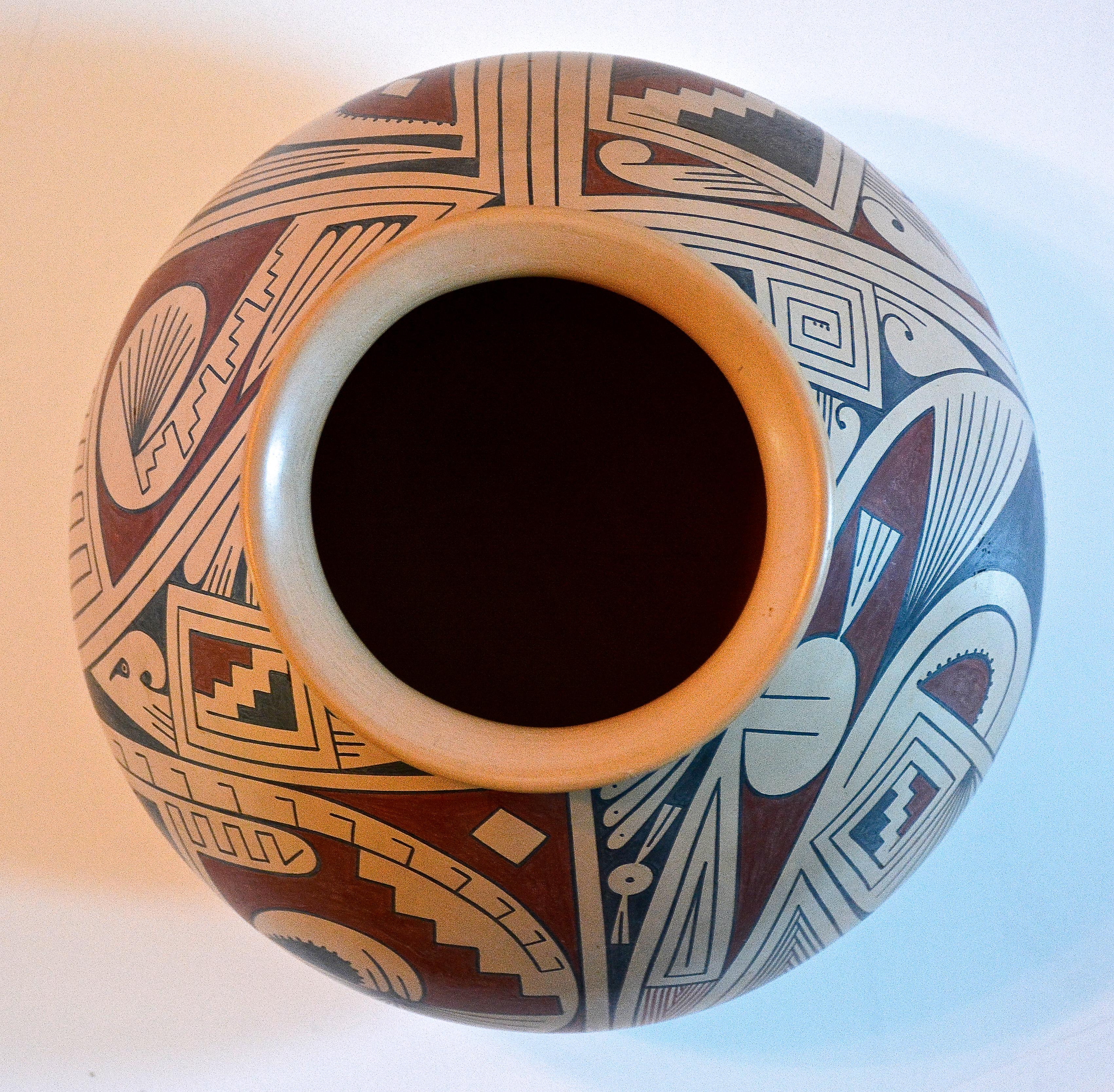 Mata Ortiz Polychrome Pottery Gefäß von Pilo Mora, 1990 (Sonstiges) im Angebot