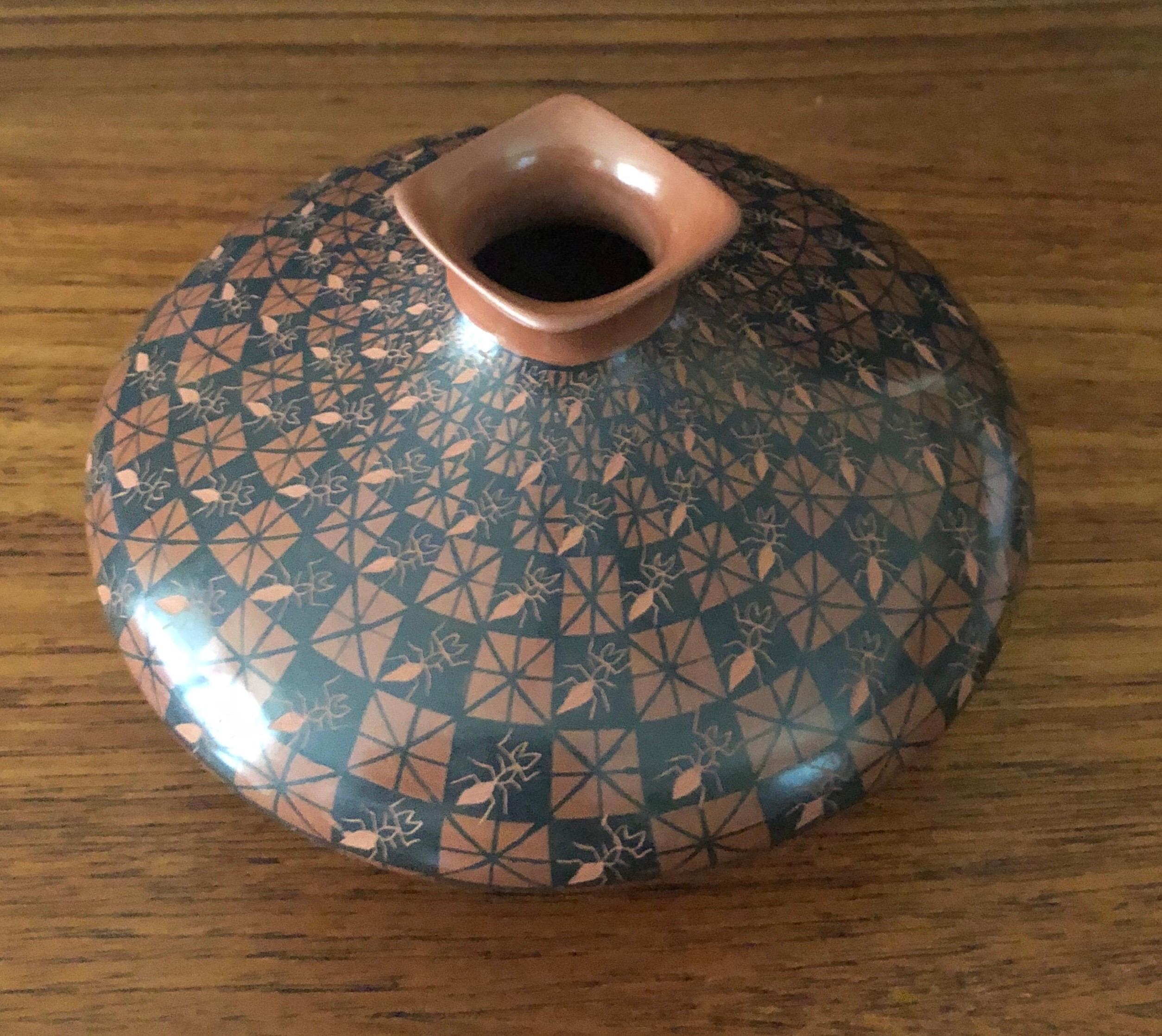 Vase à motif de fourmis de la poterie Mata Ortiz / Pot à graines par Yoly Ledezma en vente 6