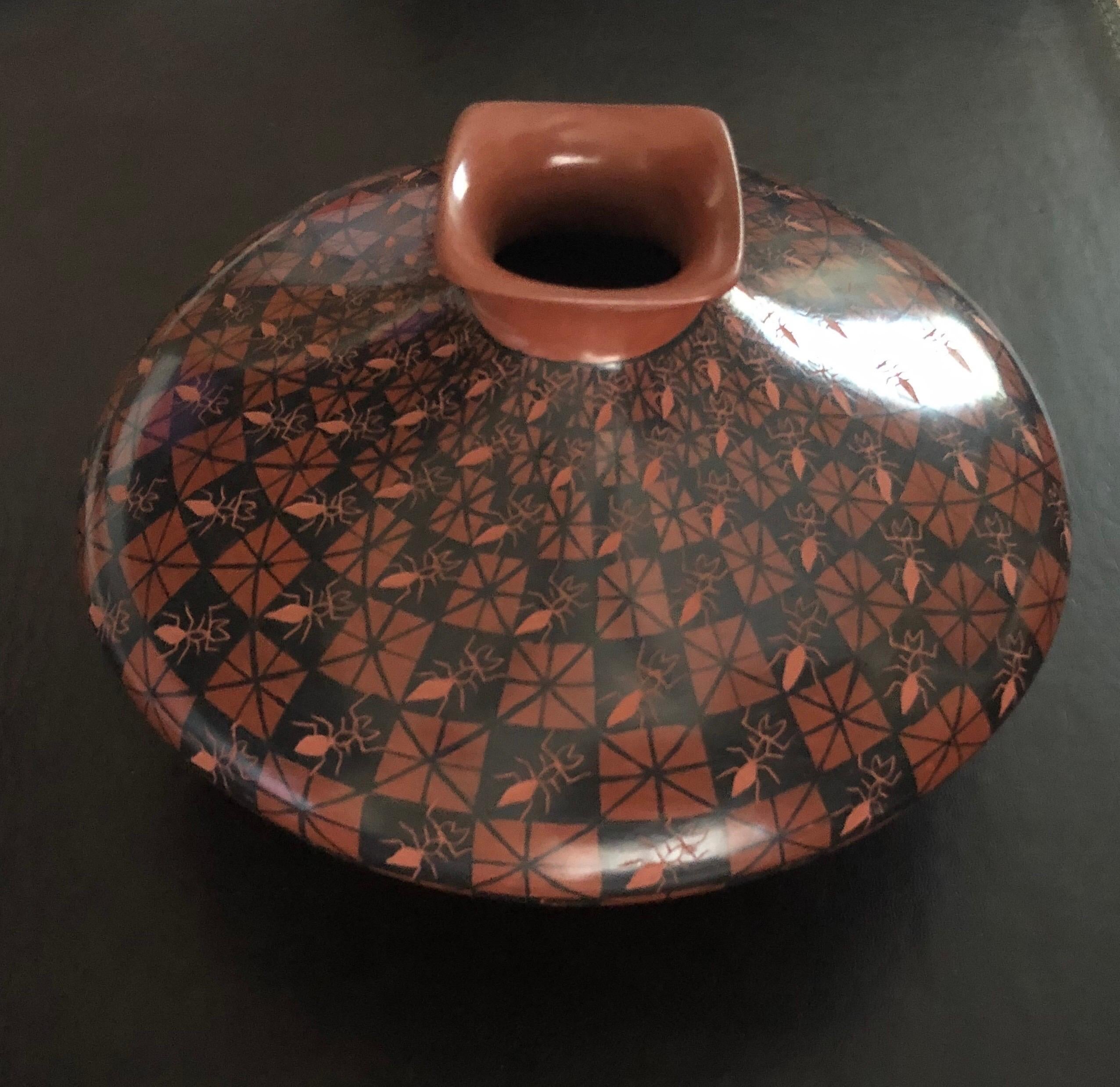 Mexicain Vase à motif de fourmis de la poterie Mata Ortiz / Pot à graines par Yoly Ledezma en vente