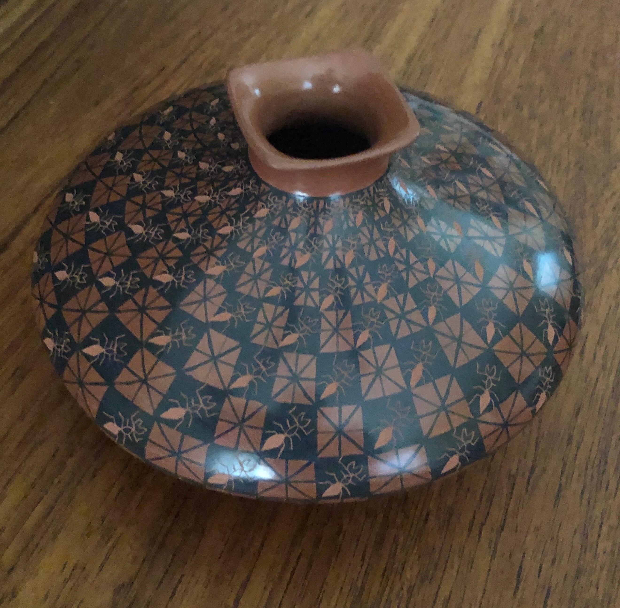 20th Century Mata Ortiz Pottery Ant Motif Vase / Seed Jar by Yoly Ledezma For Sale