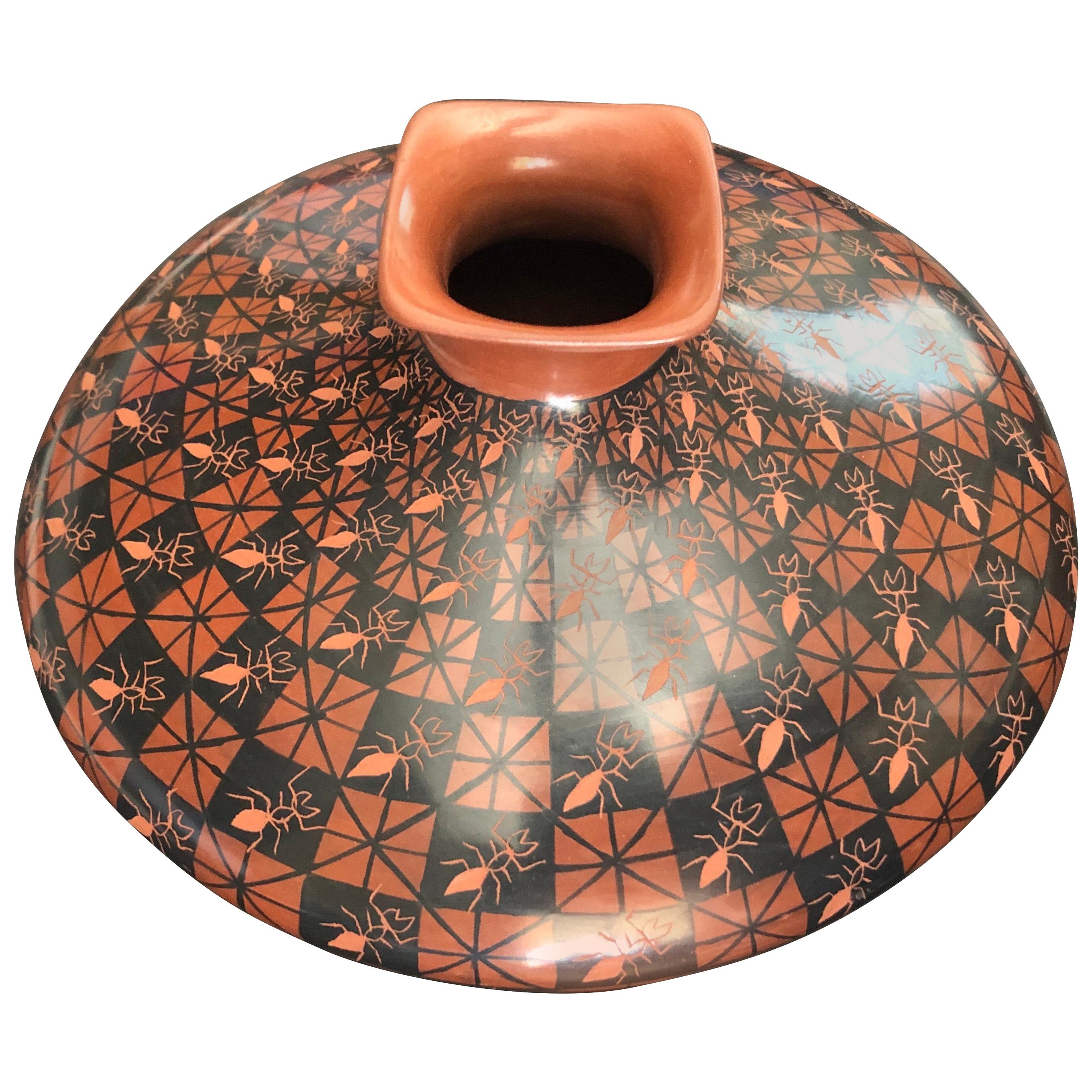 Vase à motif de fourmis de la poterie Mata Ortiz / Pot à graines par Yoly Ledezma en vente