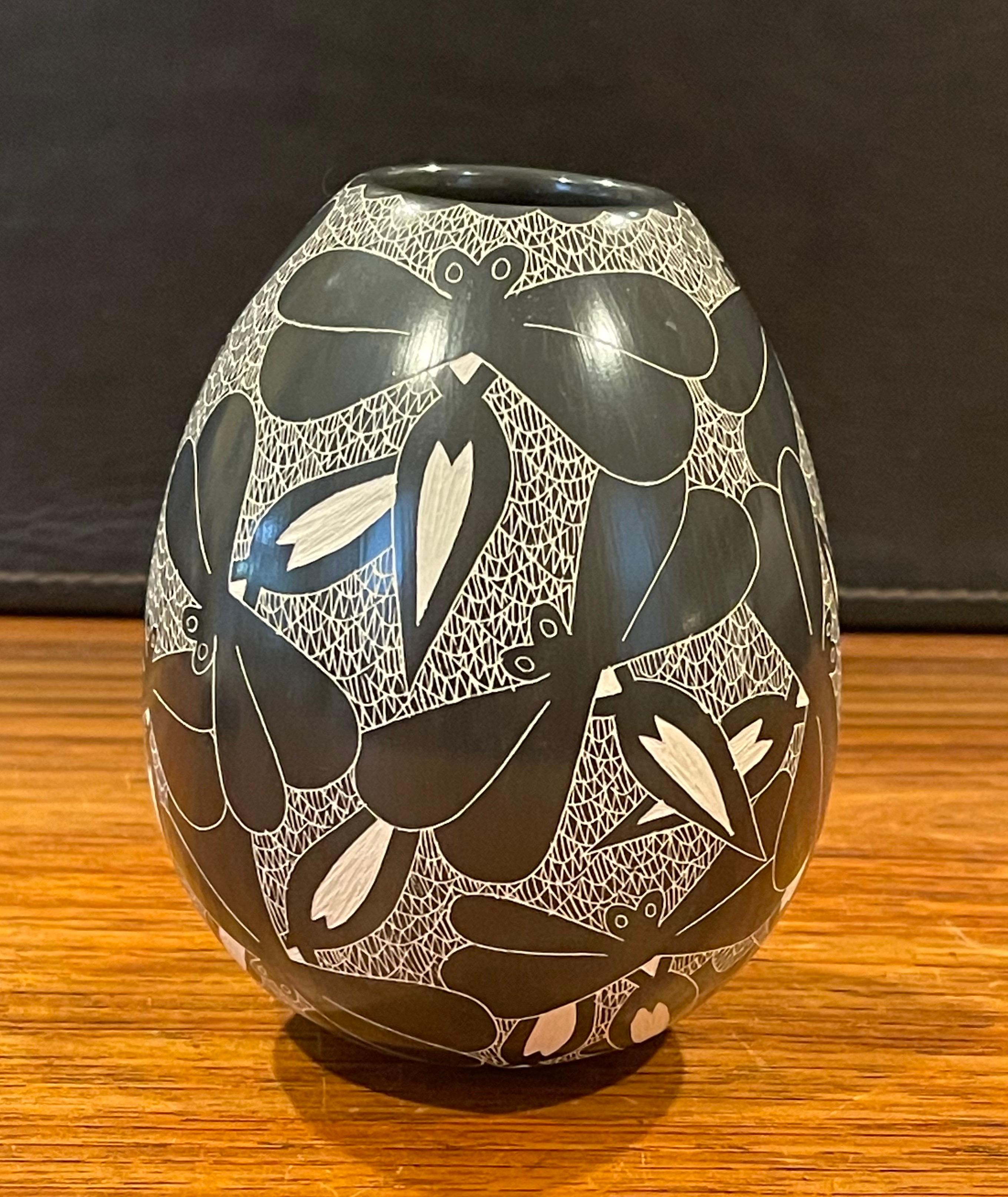 Beautiful hand turned polychrome Mata Ortiz pottery butterfly vase by Alex Ortega & Vivi Silveira, circa 1990s. The vase is 3.75