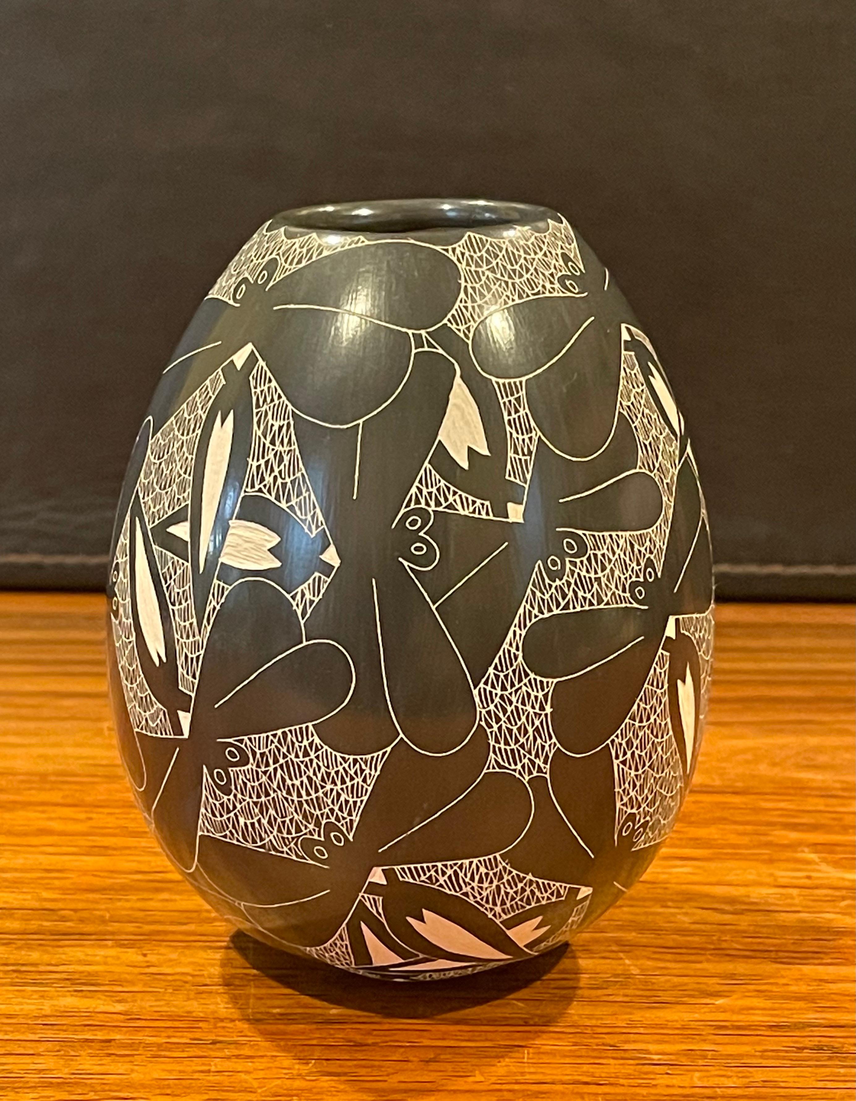 Mata Ortiz Pottery Butterfly Vase by Alex Ortega & Vivi Silveira In Good Condition In San Diego, CA