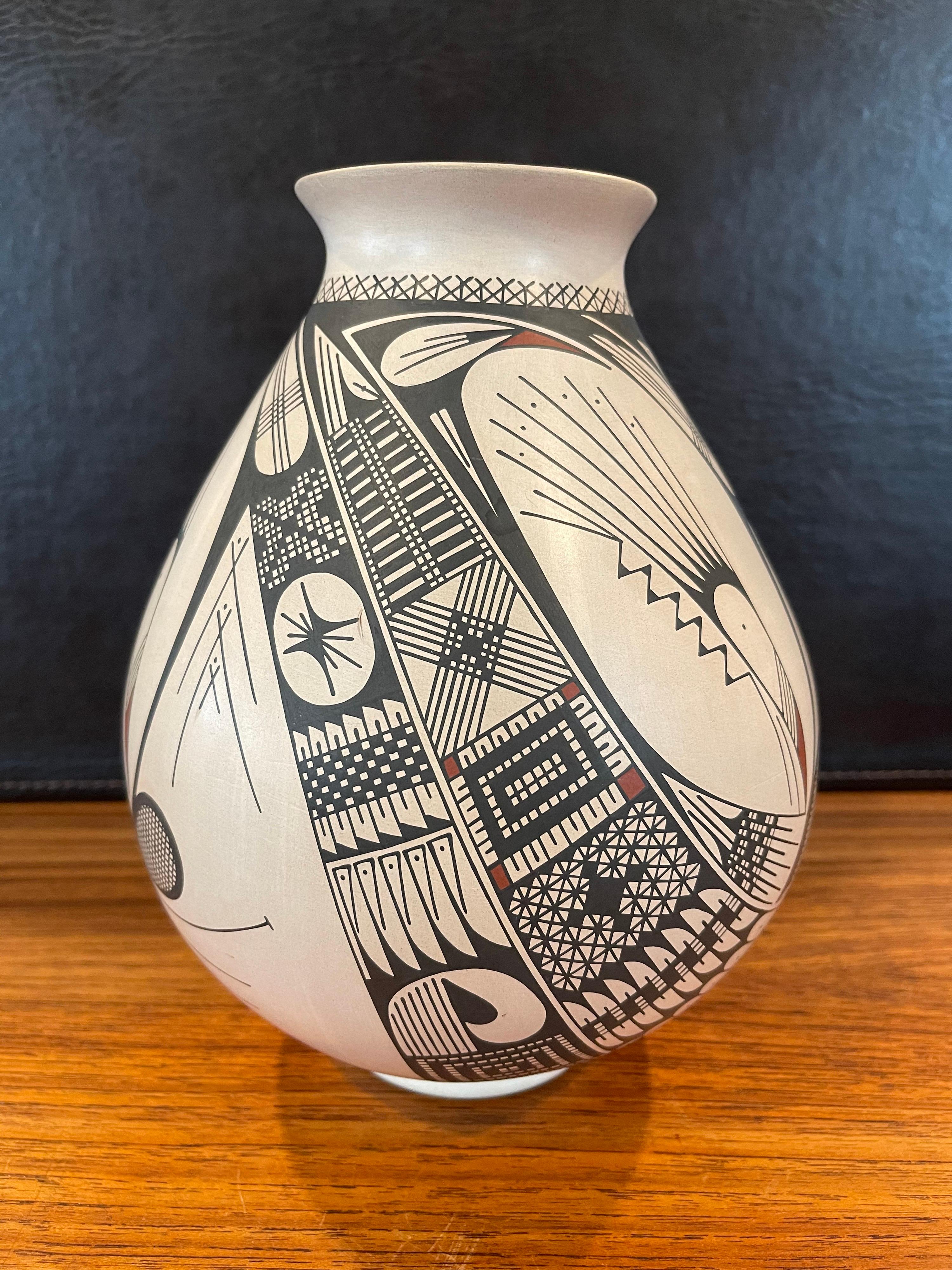 Mata Ortiz Pottery Vase by Celia Veloz 2