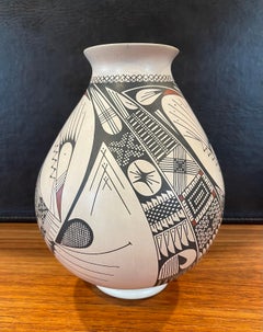 Mata Ortiz Pottery Vase by Celia Veloz