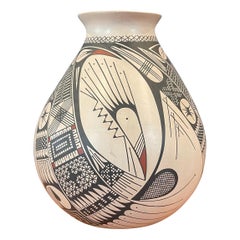 Mata Ortiz Pottery Vase by Celia Veloz