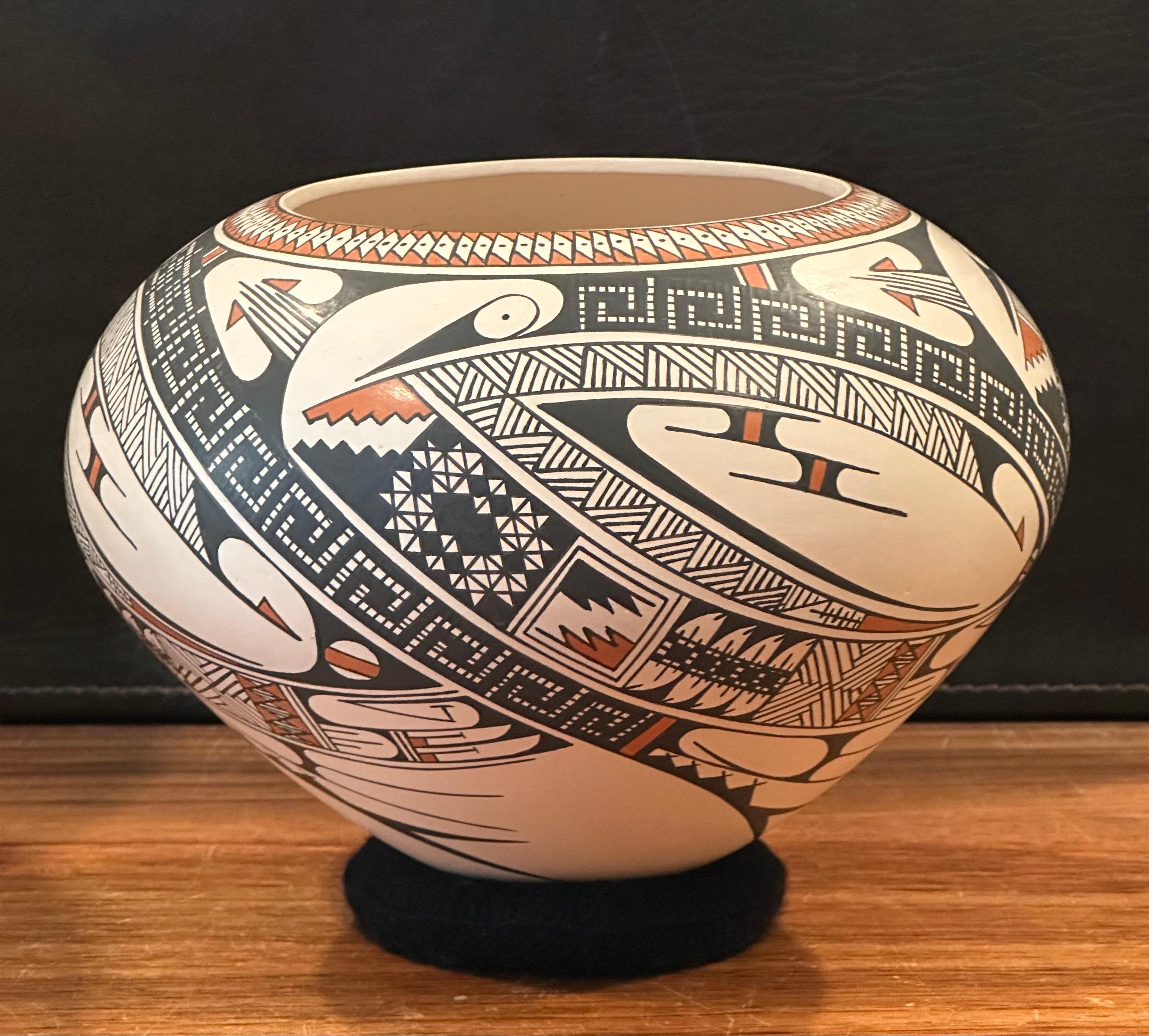 Mata Ortiz Pottery Vase von Ismael Flores im Angebot 1