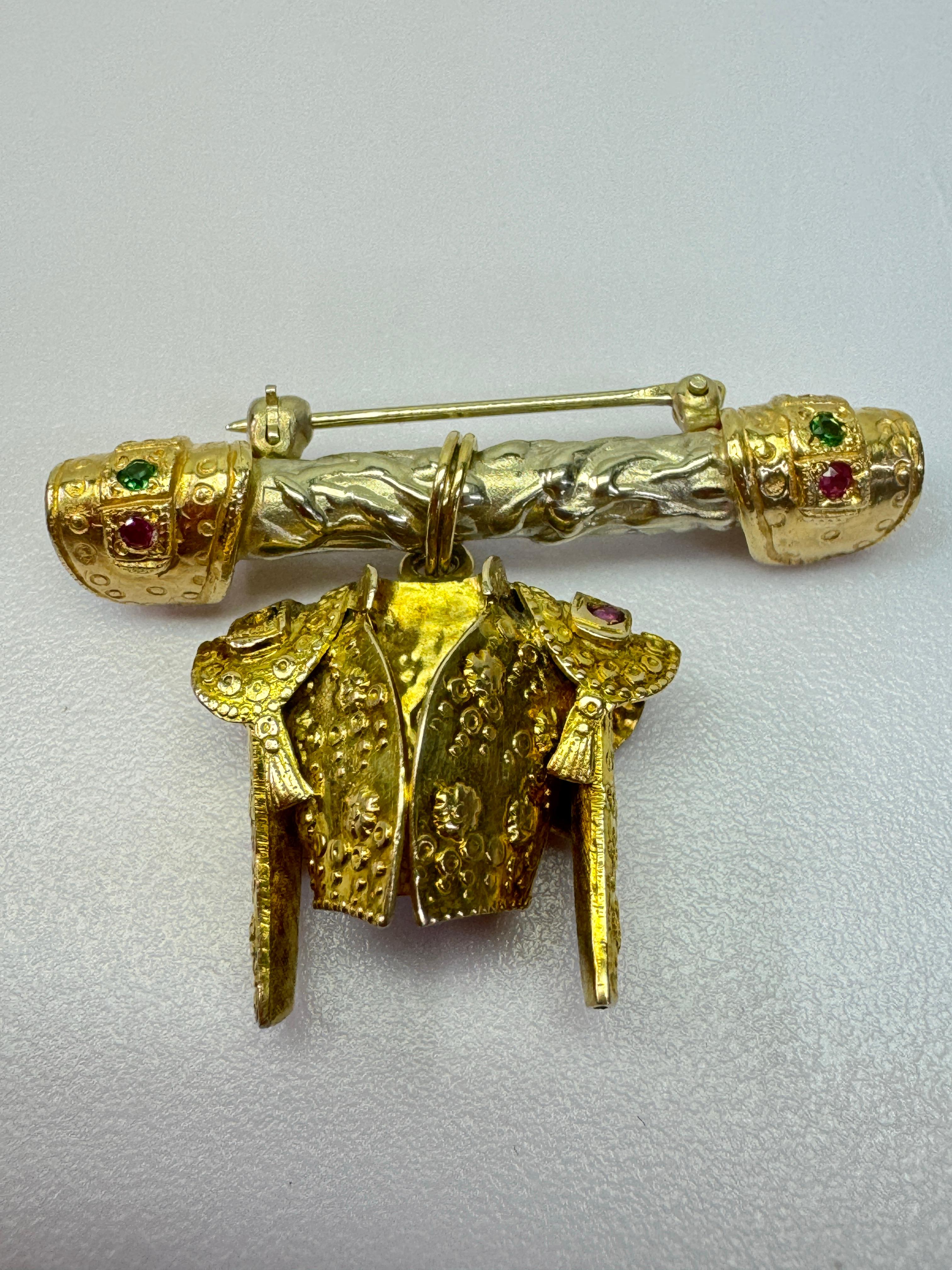Rubin- und Smaragd-Brosche/Anstecknadel mit Matador-Motiv im Angebot 4