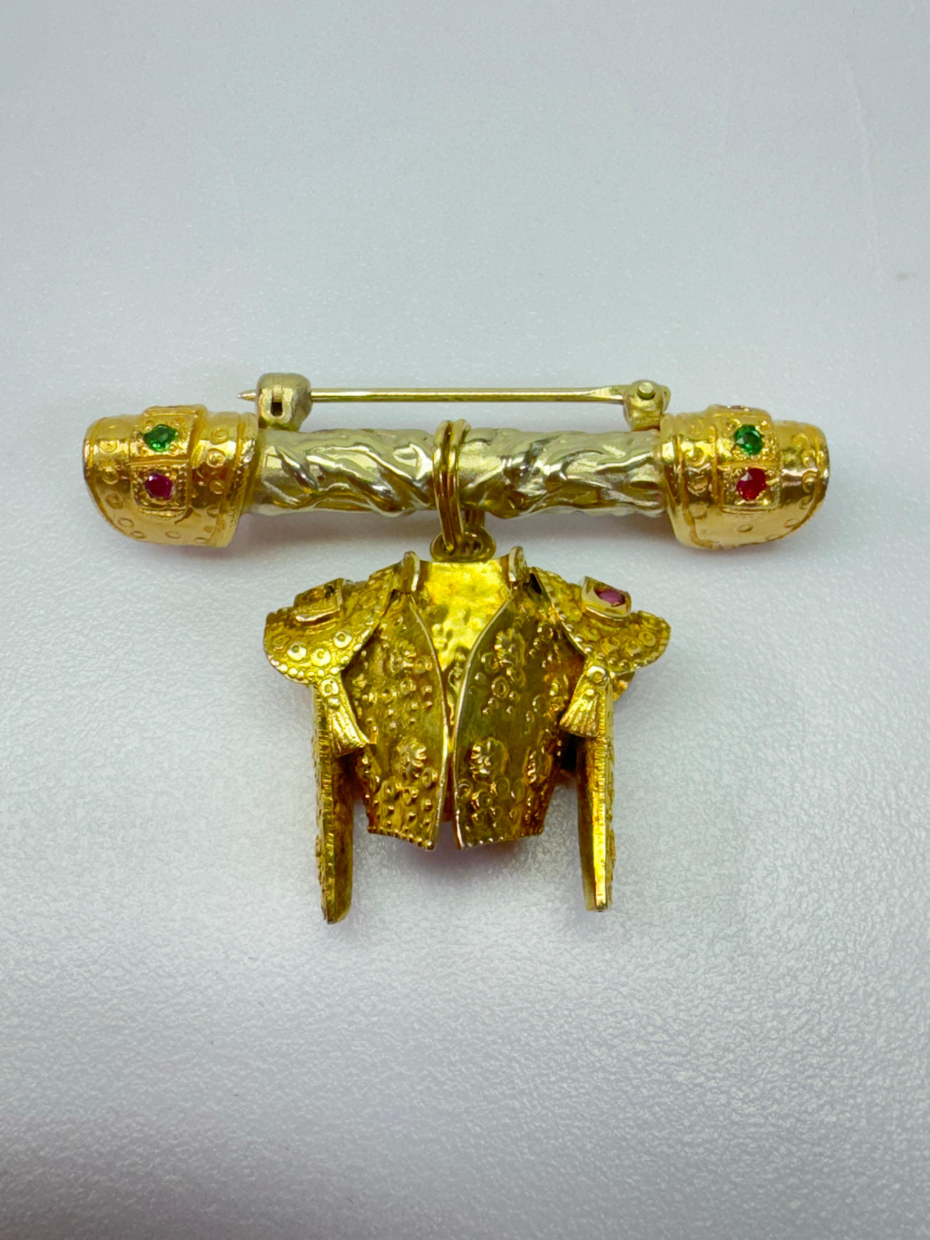Rubin- und Smaragd-Brosche/Anstecknadel mit Matador-Motiv im Angebot 3
