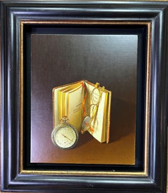 Reloj de bolsillo con libro y gafas