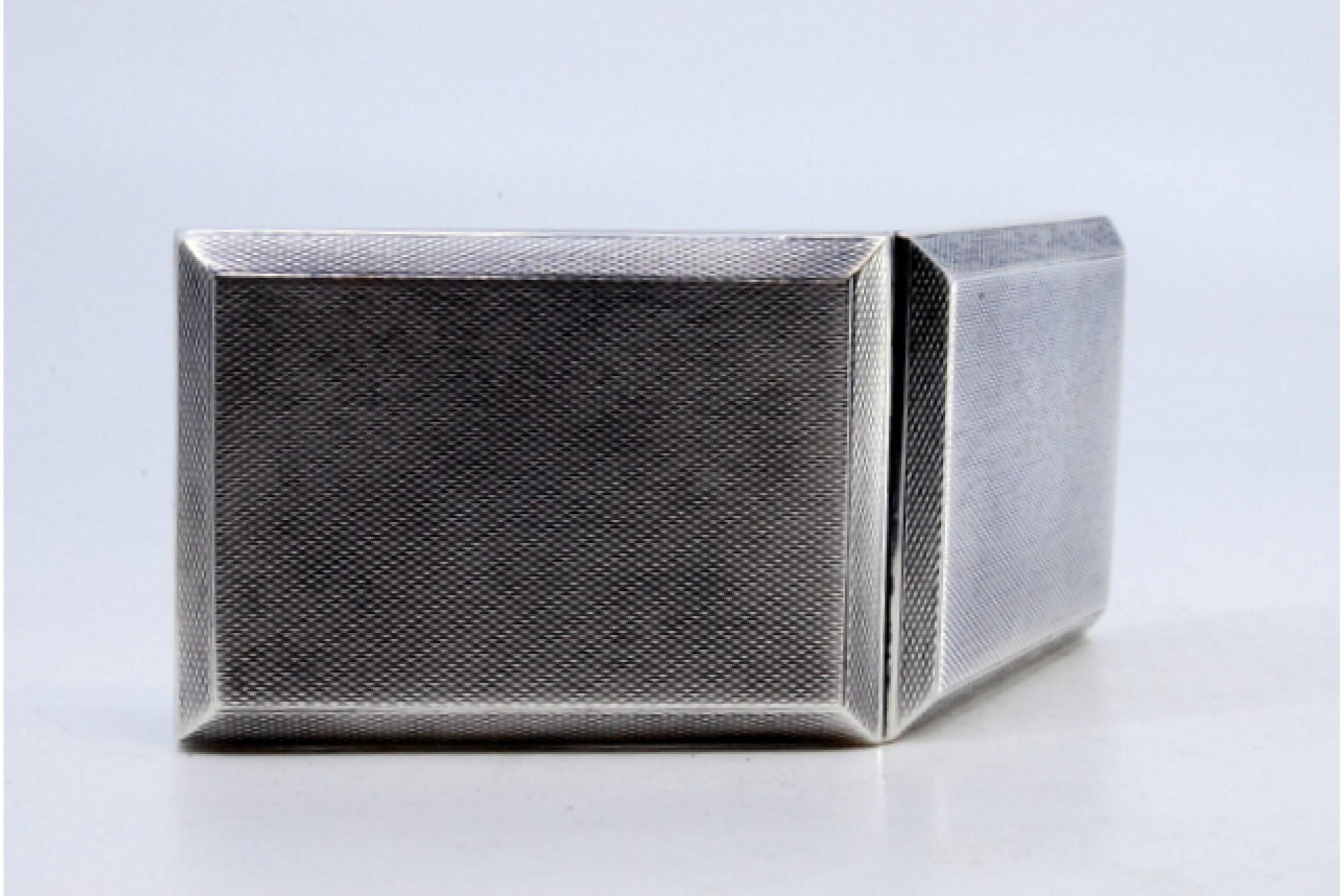 Matchbook in guilloche silver with spring on the lid For Sale 4