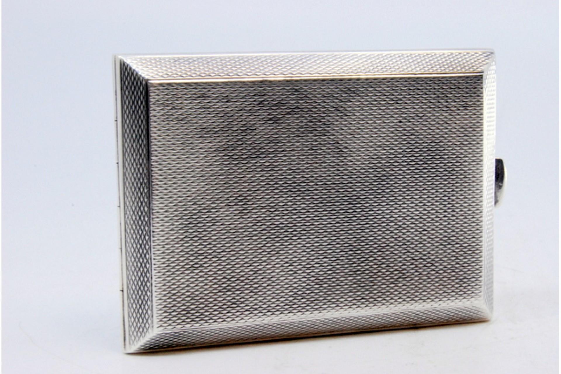 Description: Matchbook in guilloche silver with spring on the lid. Metal: Silver. Origin: English. Brand: Birmingham. Weight: 39.16 grams. Dimensions: 6.5x4.5cm. Content: 925/1000. Assay Mark: Yes, 1908 by William Neadle & Sons. Additional