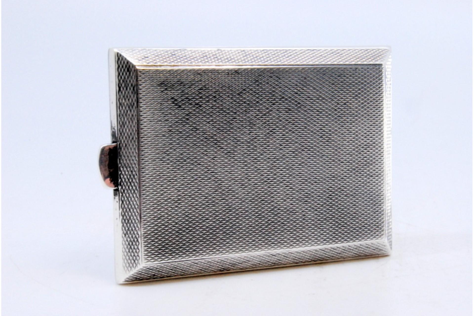 European Matchbook in guilloche silver with spring on the lid For Sale