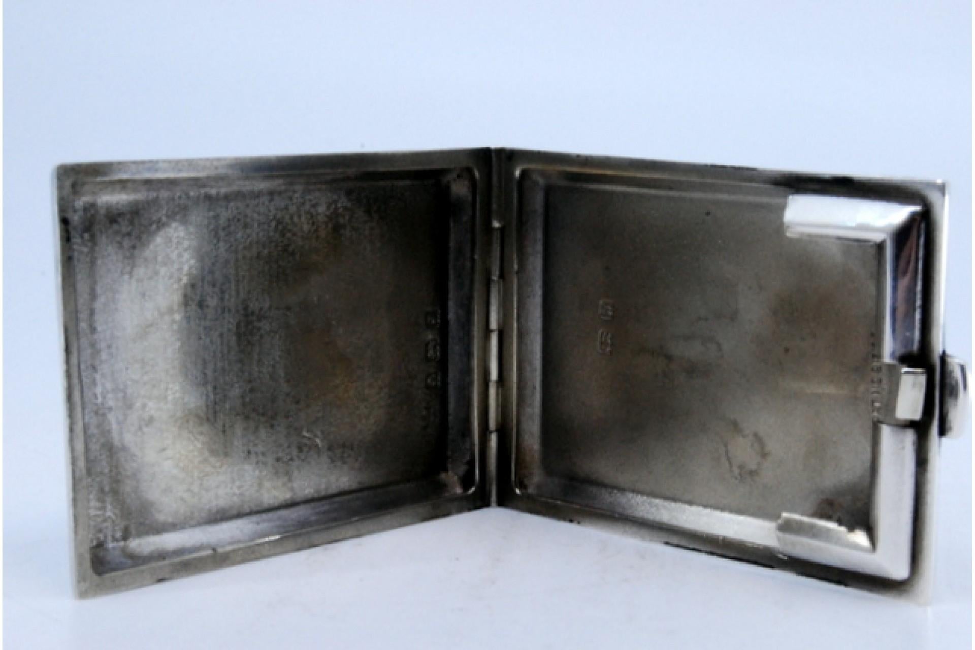 20th Century Matchbook in guilloche silver with spring on the lid For Sale