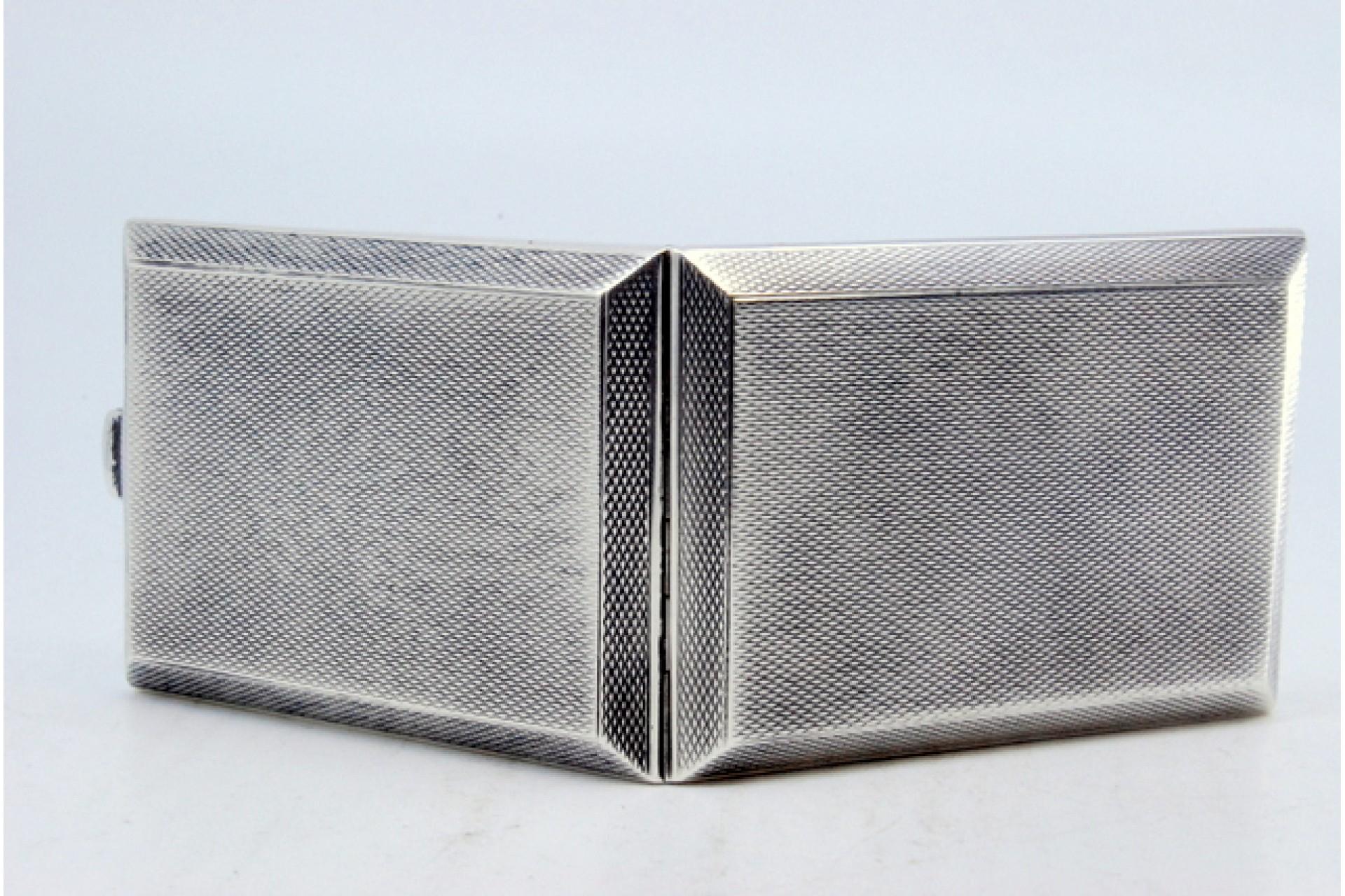 Silver Matchbook in guilloche silver with spring on the lid For Sale