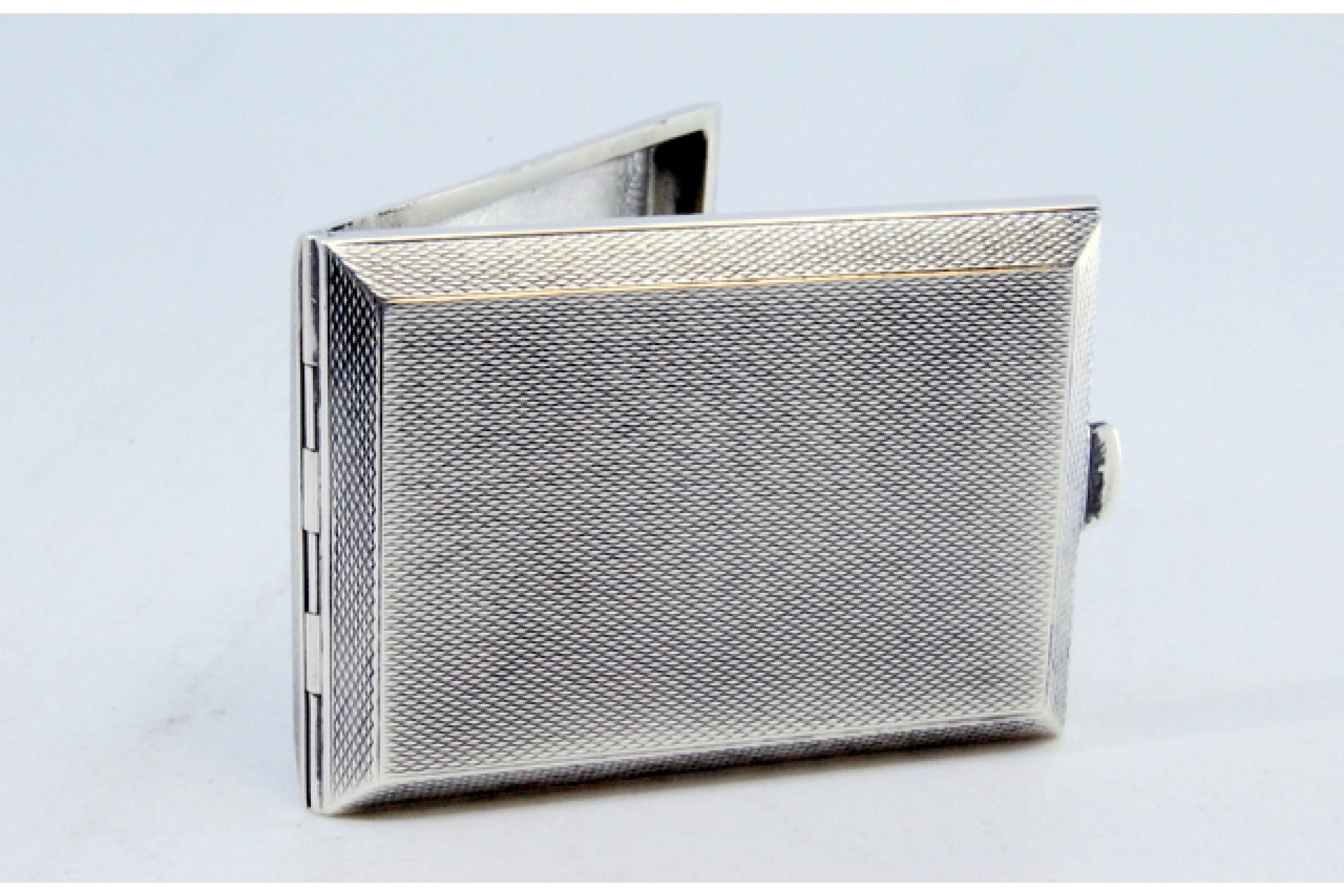 Matchbook in guilloche silver with spring on the lid For Sale 1