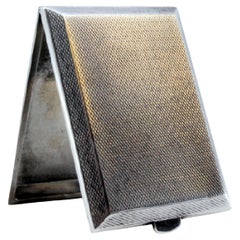 Matchbook in guilloche silver with spring on the lid