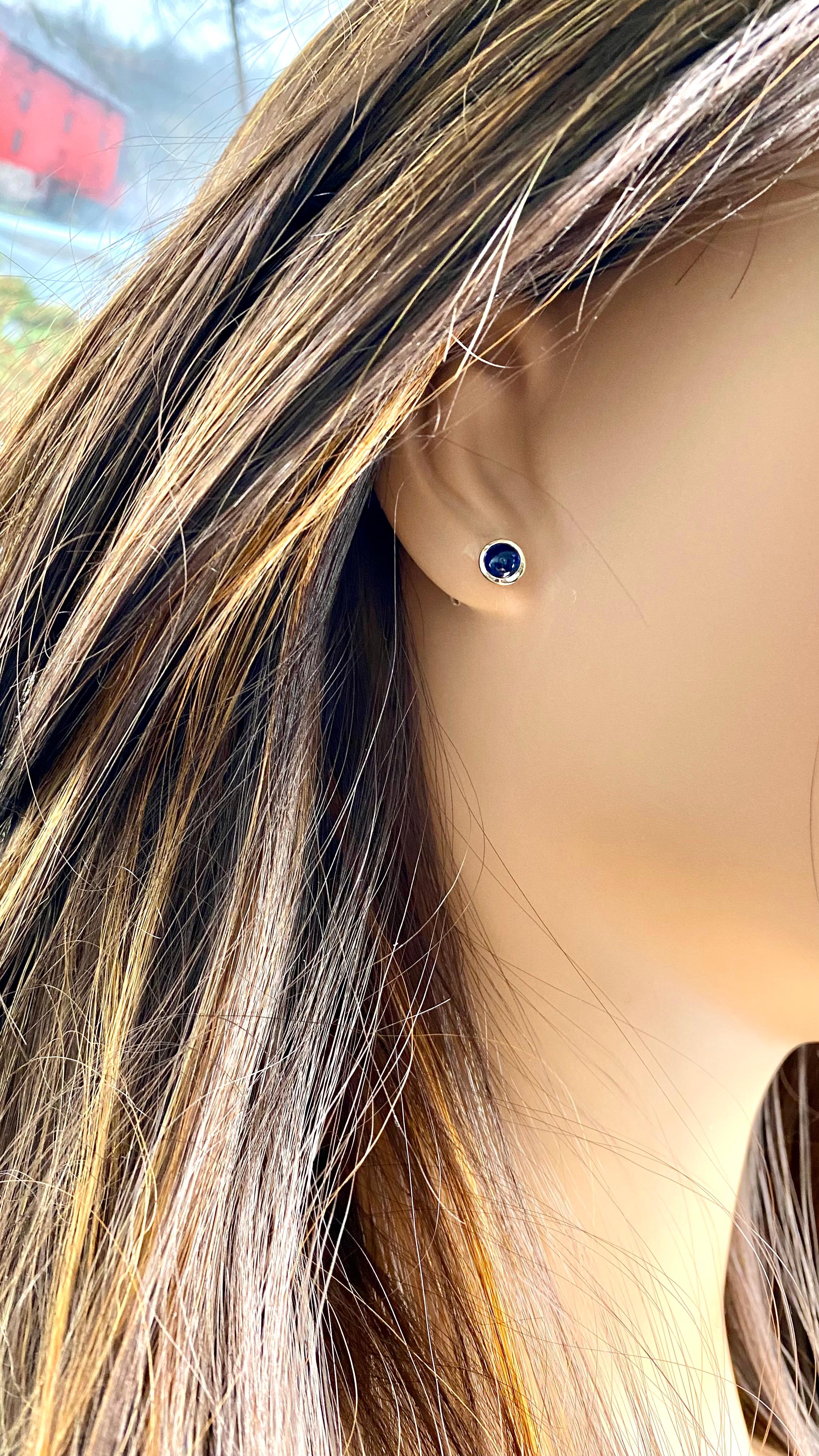Matched 2 Cabochon Sapphires 1.50 Carat Bezel Set Yellow Gold 0.25 Inch Earrings For Sale 2