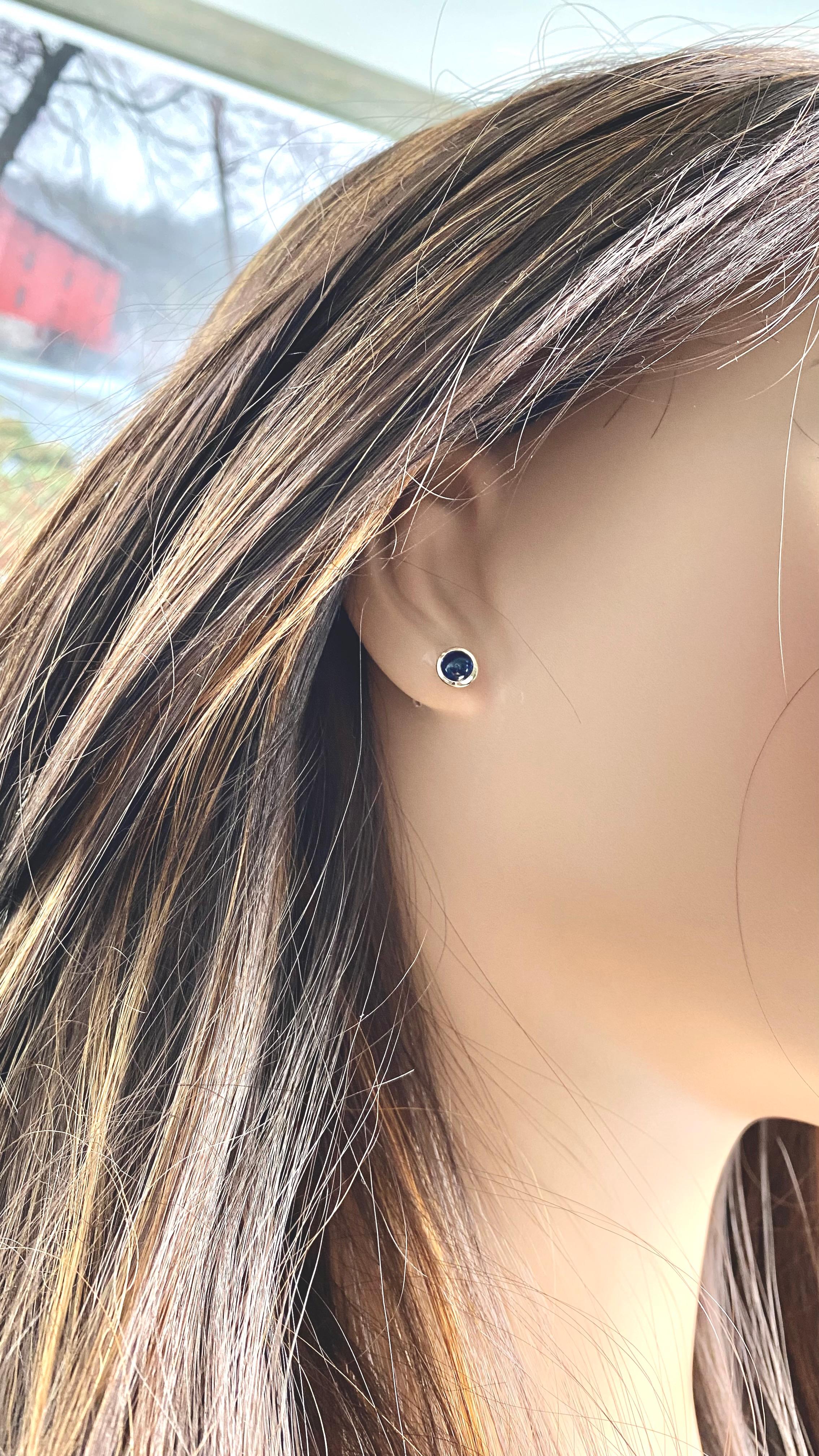 Matched 2 Cabochon Sapphires 1.50 Carat Bezel Set Yellow Gold 0.25 Inch Earrings For Sale 3