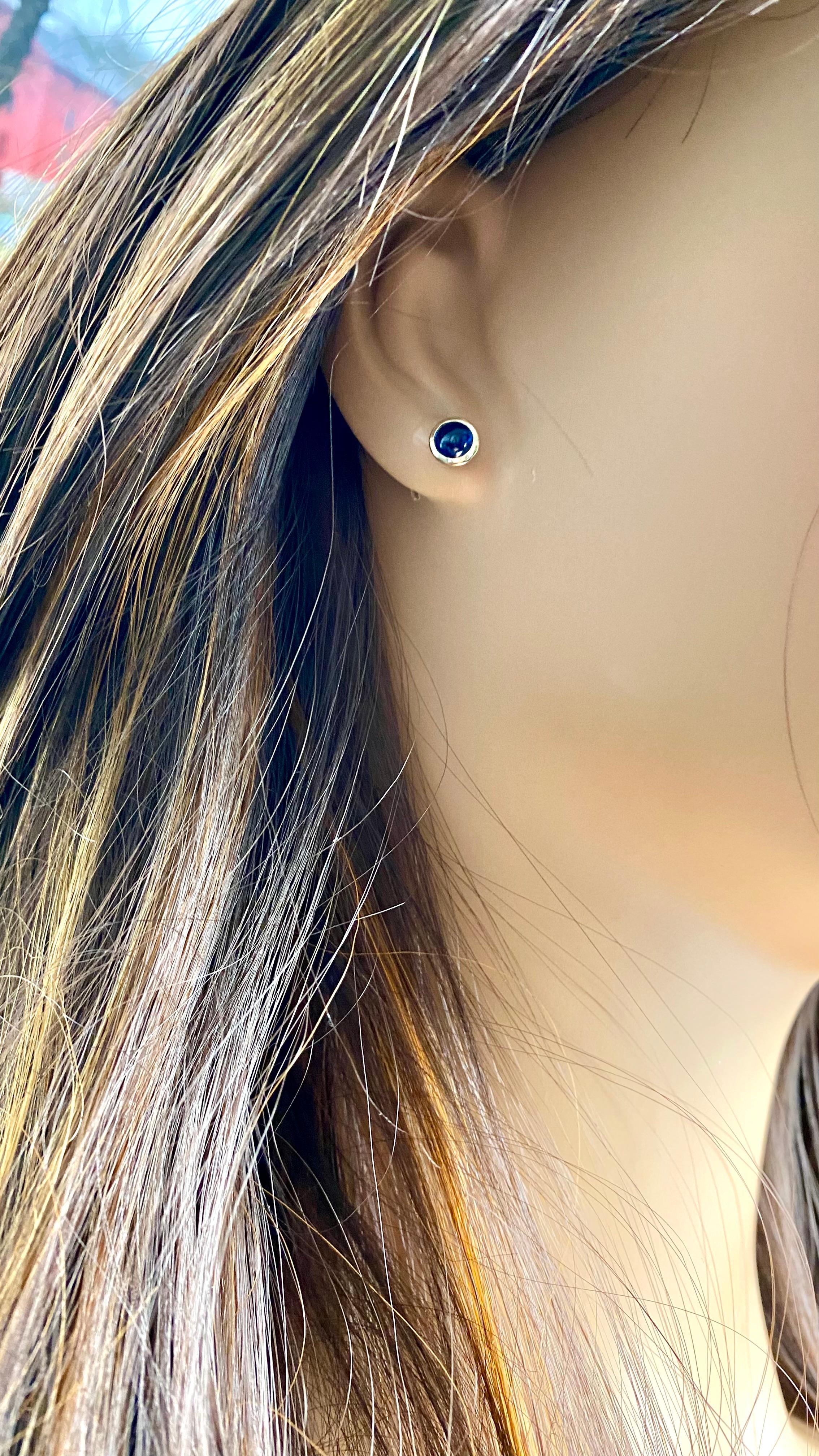 Matched 2 Cabochon Sapphires 1.50 Carat Bezel Set Yellow Gold 0.25 Inch Earrings For Sale 4