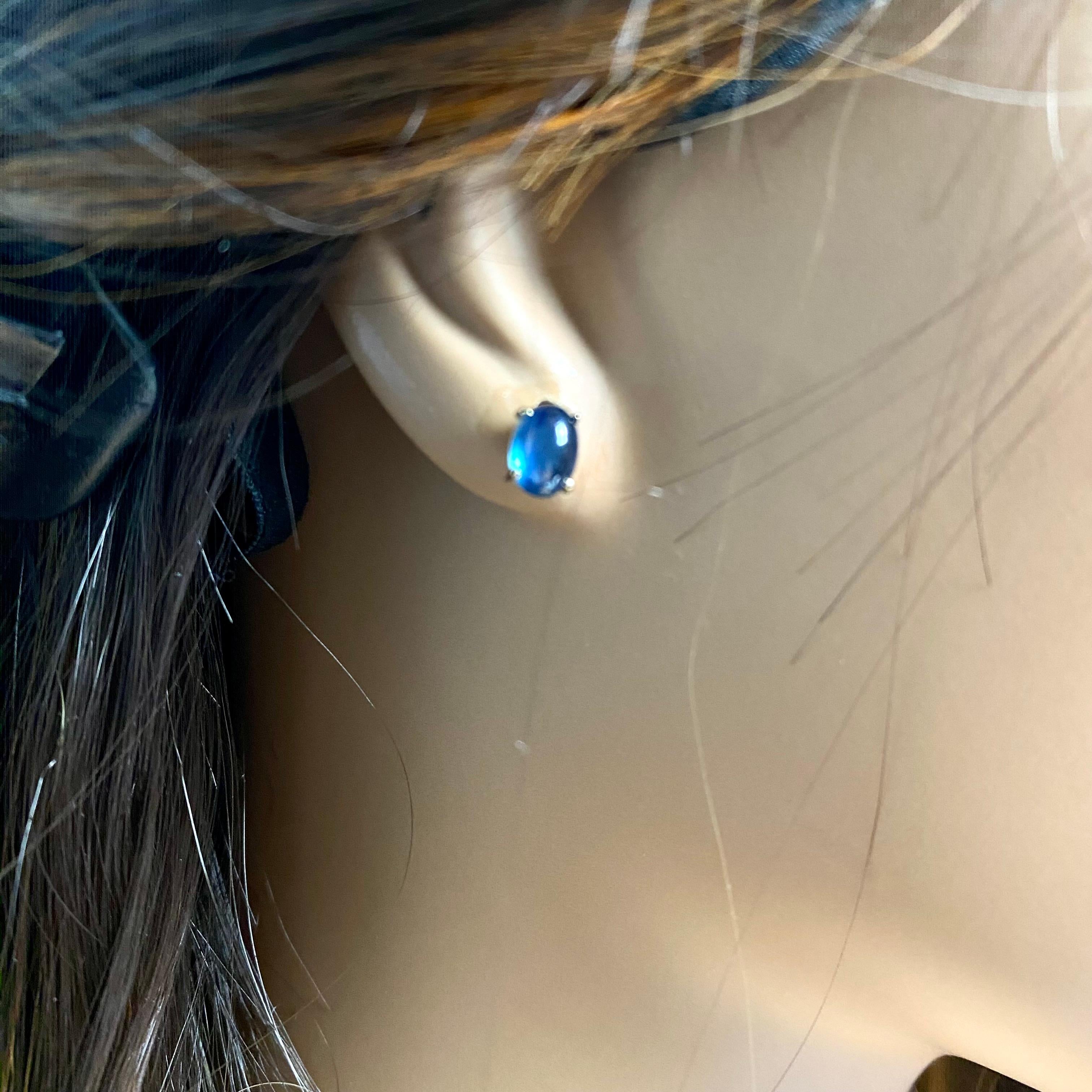 Contemporary Matched Cabochon Sapphire 3.37 Carat 0.31 X 0.26 Inch Yellow Gold Stud Earrings
