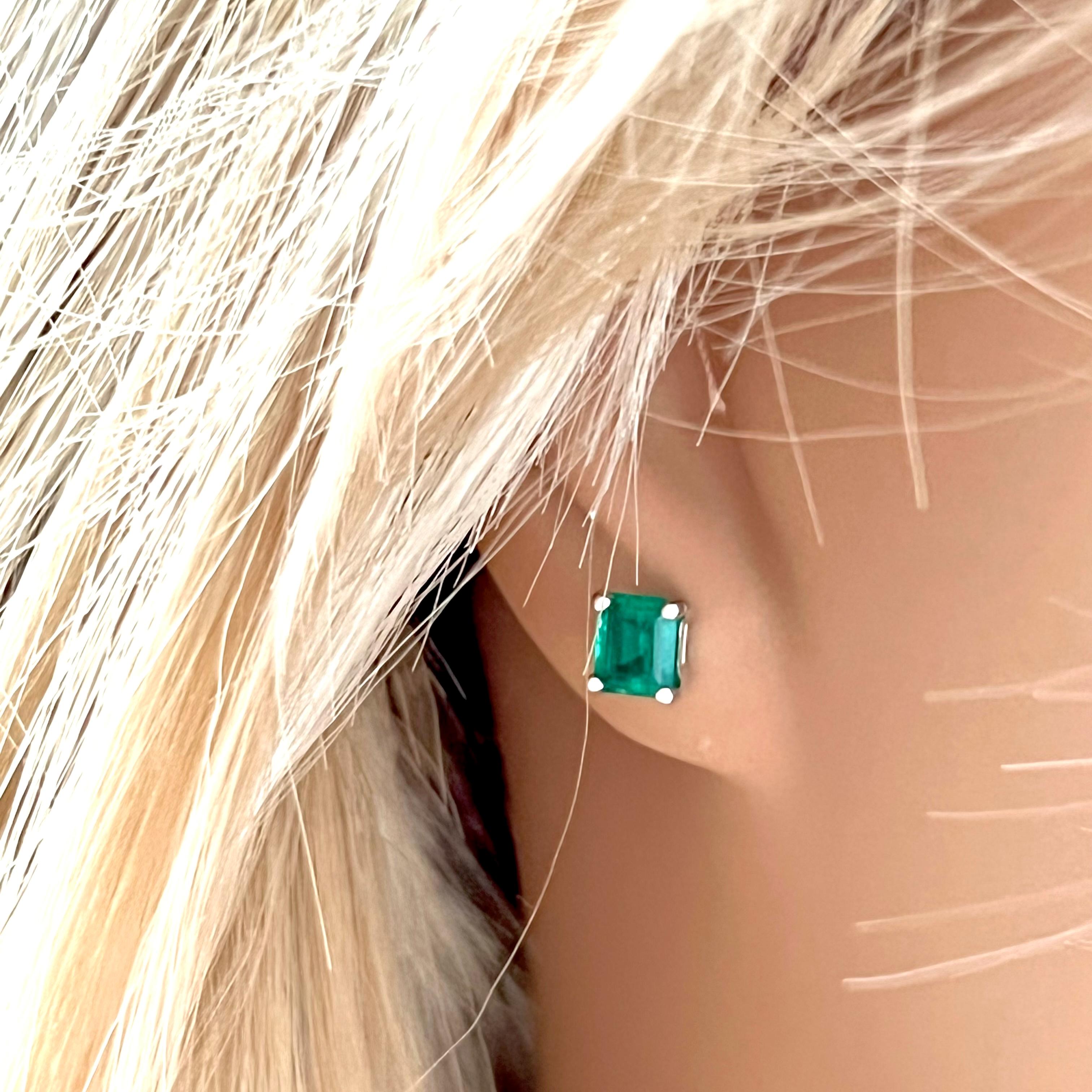 Matched Colombia Emerald 1.10 Carat 14 Karat White Gold 0.22 Inch Stud Earrings  In New Condition In New York, NY