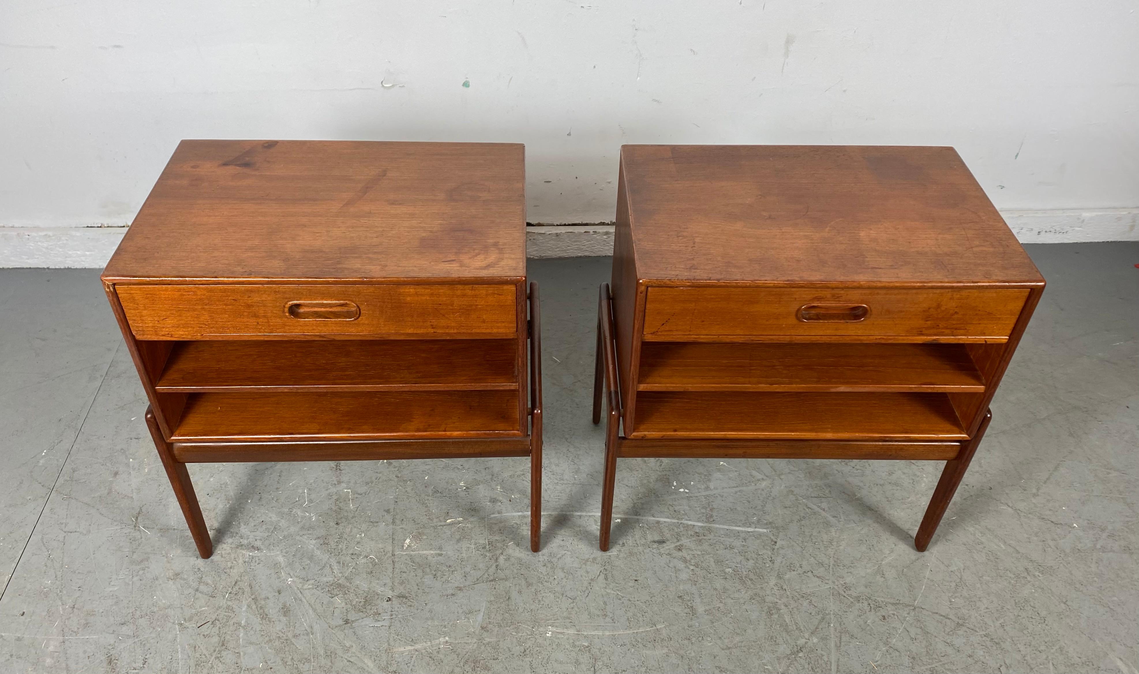 Matched pair 1-drawer teak Nite stands made in Denmark by Asbjørn-Mobler. Attributed to Svend Madsen Classic Scandinavian Modern design, superior quality and construction, retains original finish, patina, also retains early label. Tops a bit