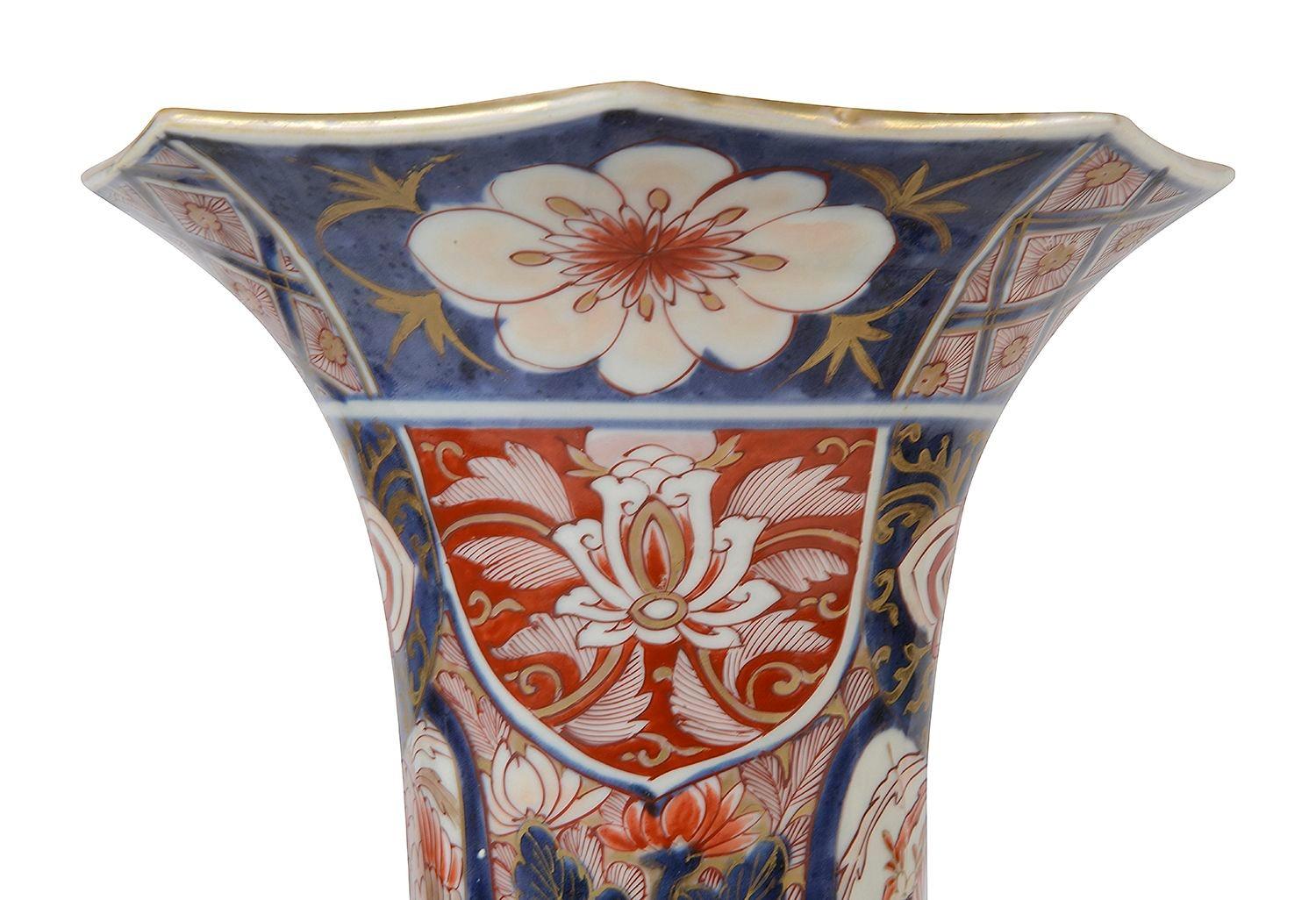 Peint à la main Paire de vases/lampes assortis Arita Imari japonais du 18ème siècle en vente