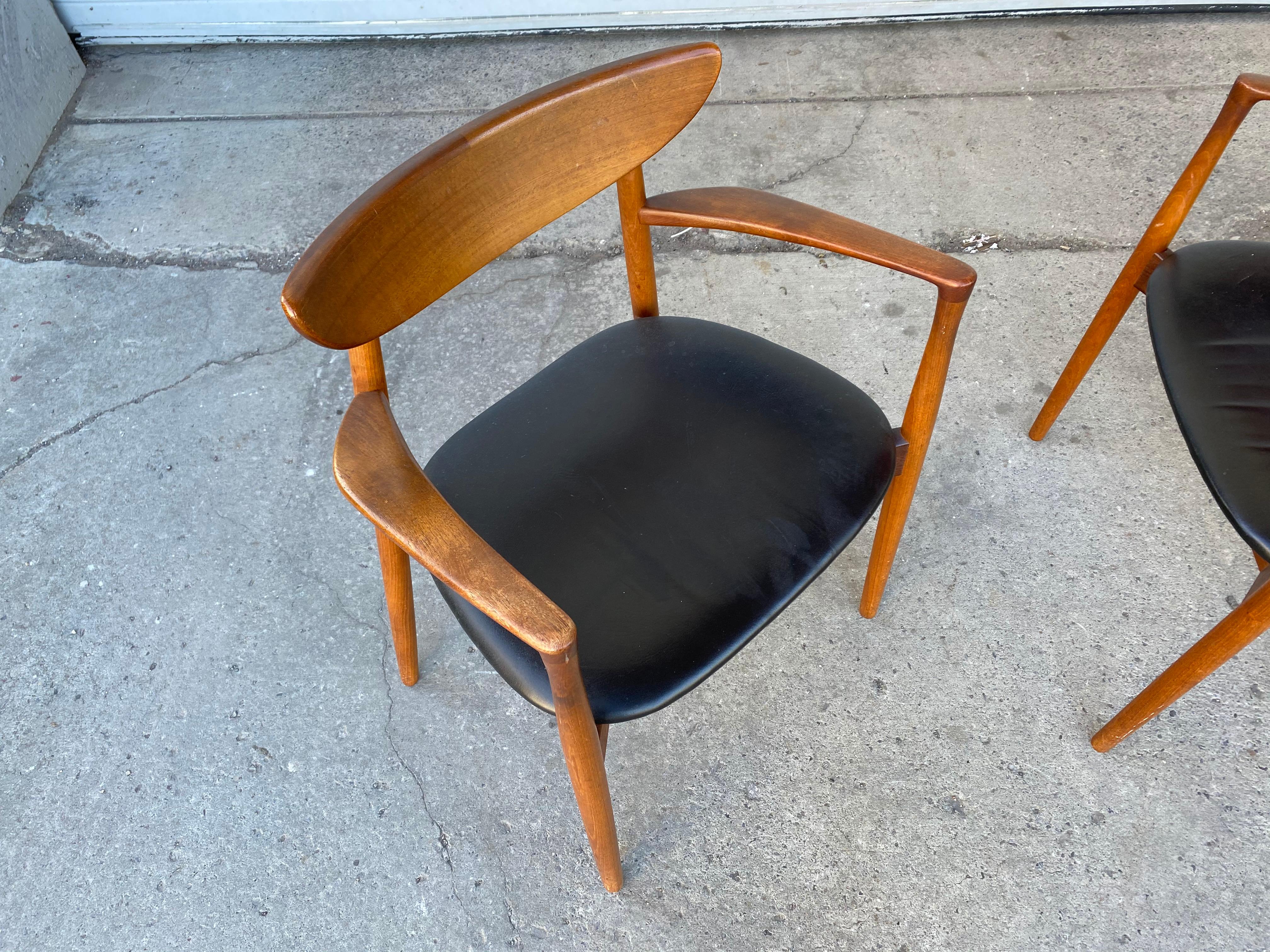 Scandinave moderne Paire de fauteuils assortis par Harry stergaard, Danemark, début des années 1960 en vente